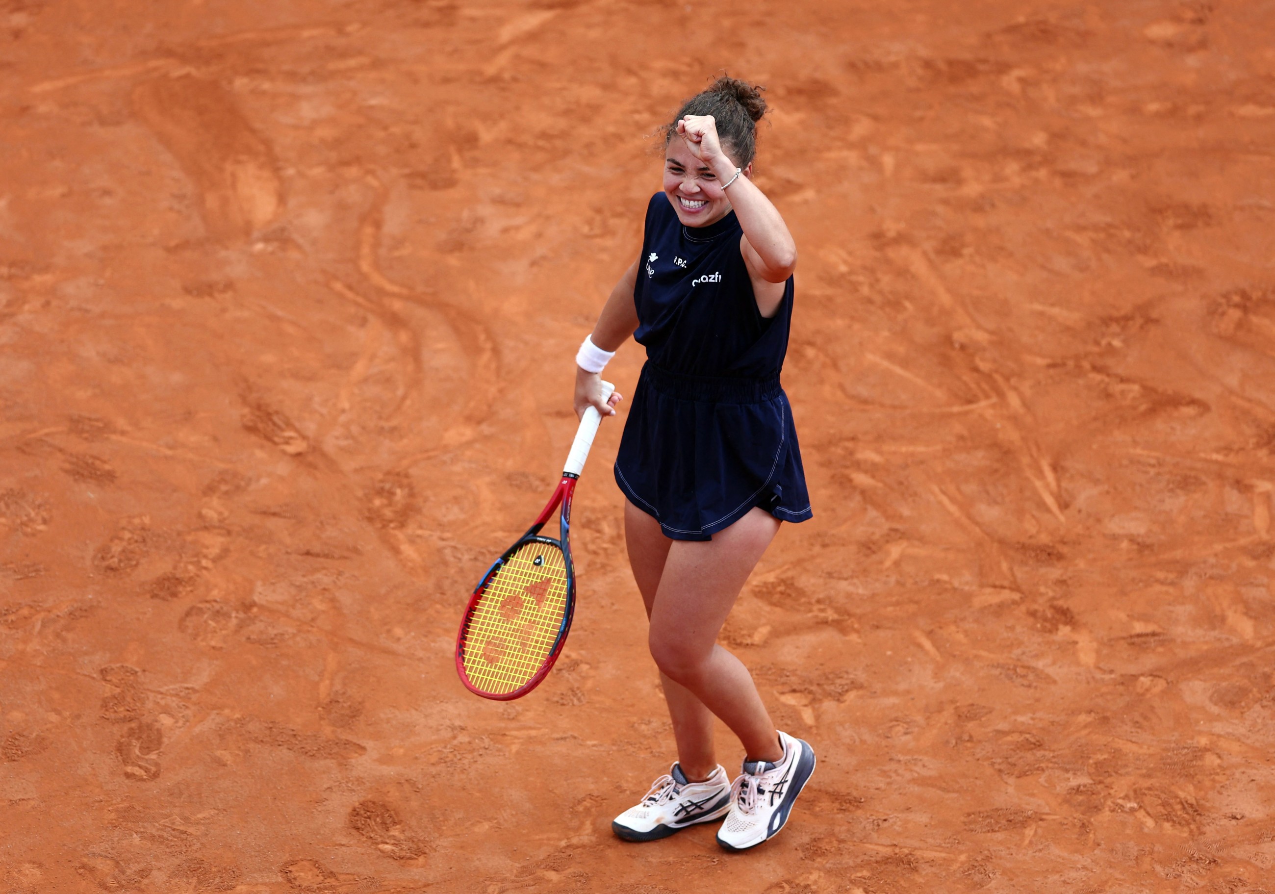 Paolini battles past Shnaider, Alcaraz and Draper enter Italian Open quarter-finals