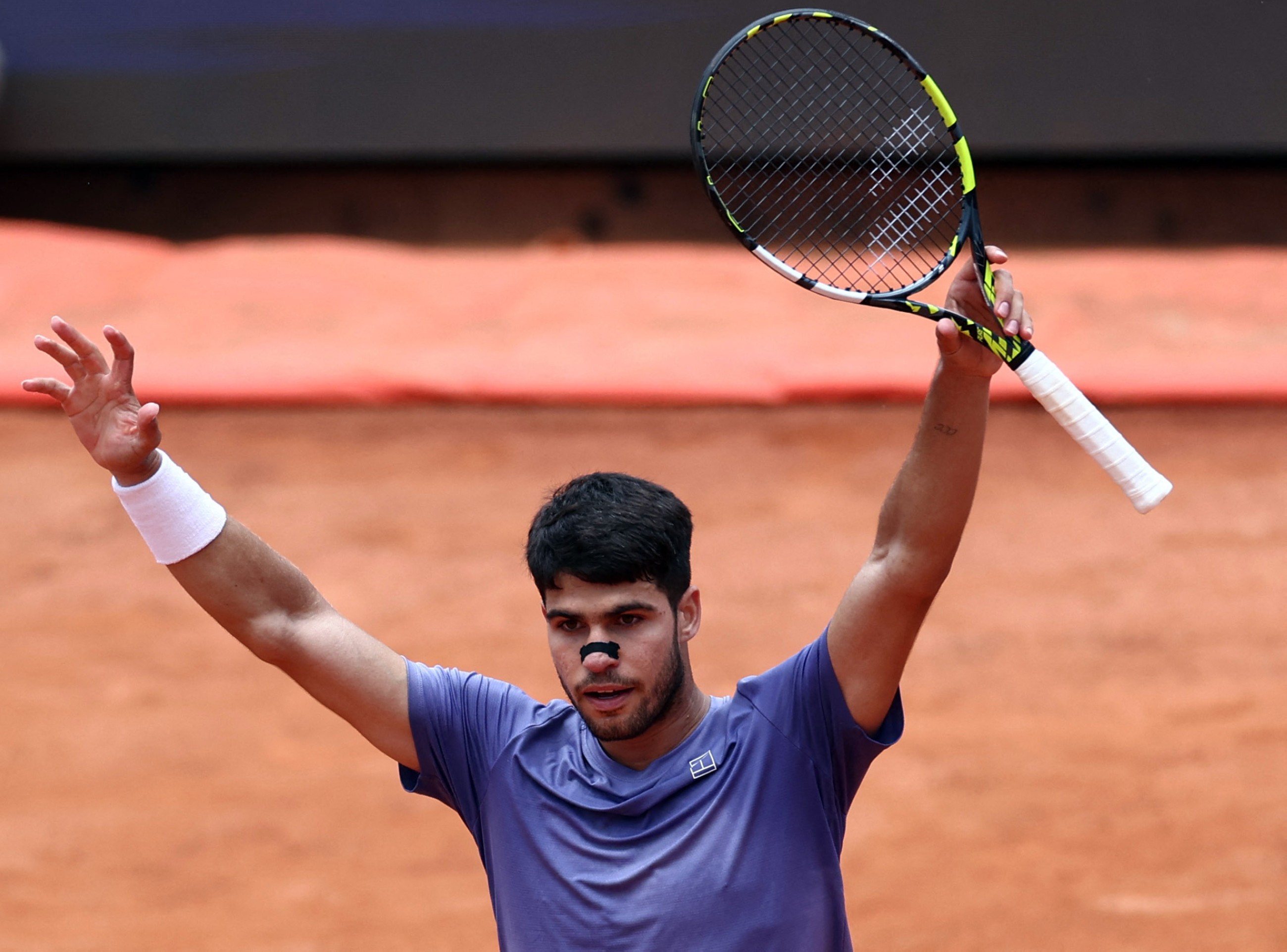 Paolini battles past Shnaider, Alcaraz and Draper enter Italian Open quarter-finals