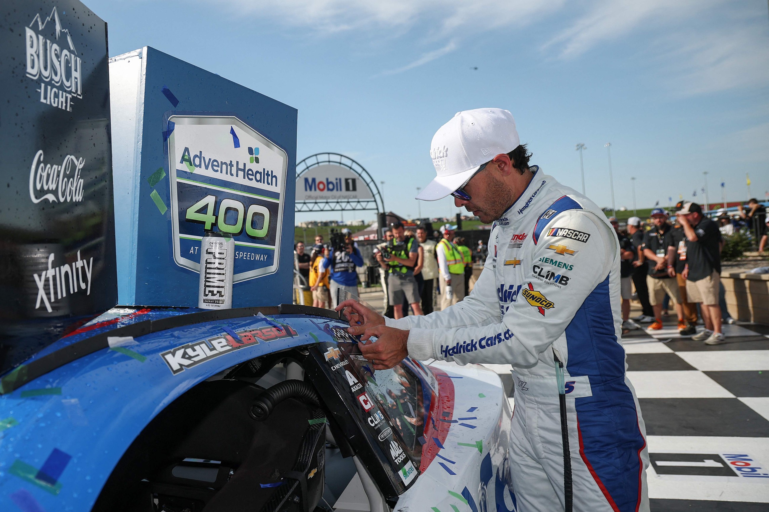 Rain delays opening day for Indianapolis 500 as Kanaan awaits approval to be Larson's replacement
