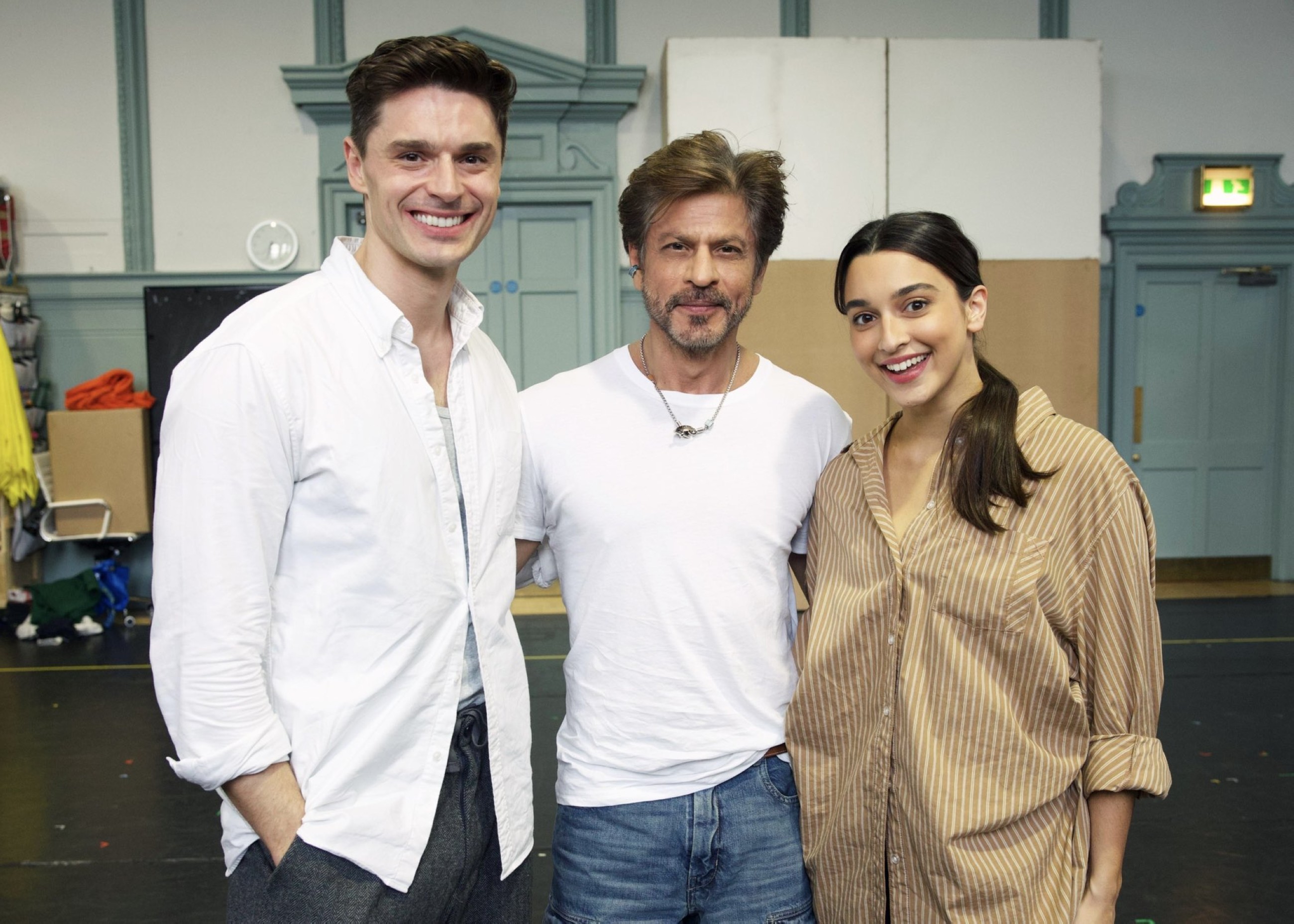 Shah Rukh Khan wows cast of ‘Come Fall in Love – The DDLJ’ musical in surprise  visit in London