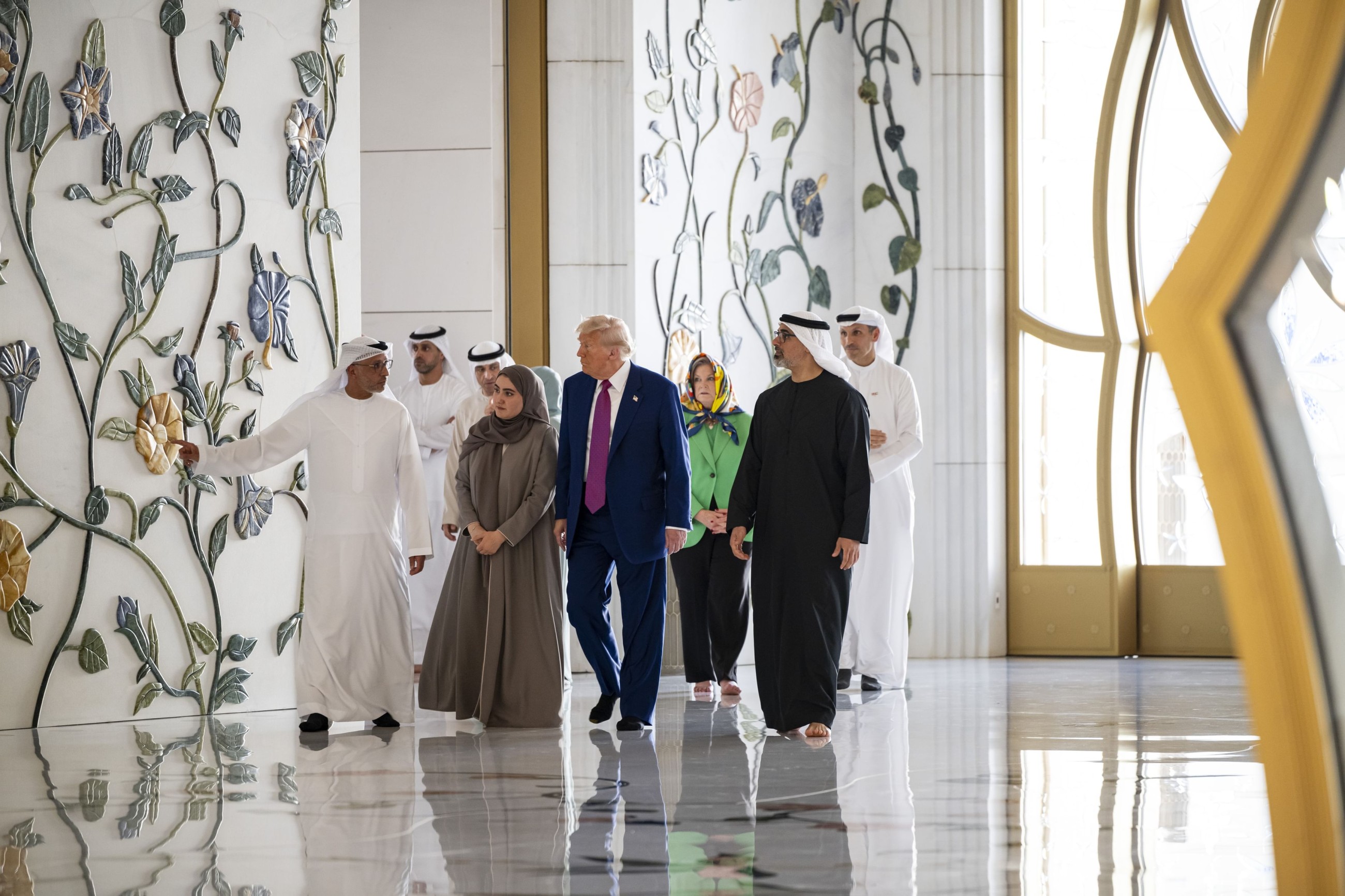 US President visits Sheikh Zayed Grand Mosque in Abu Dhabi