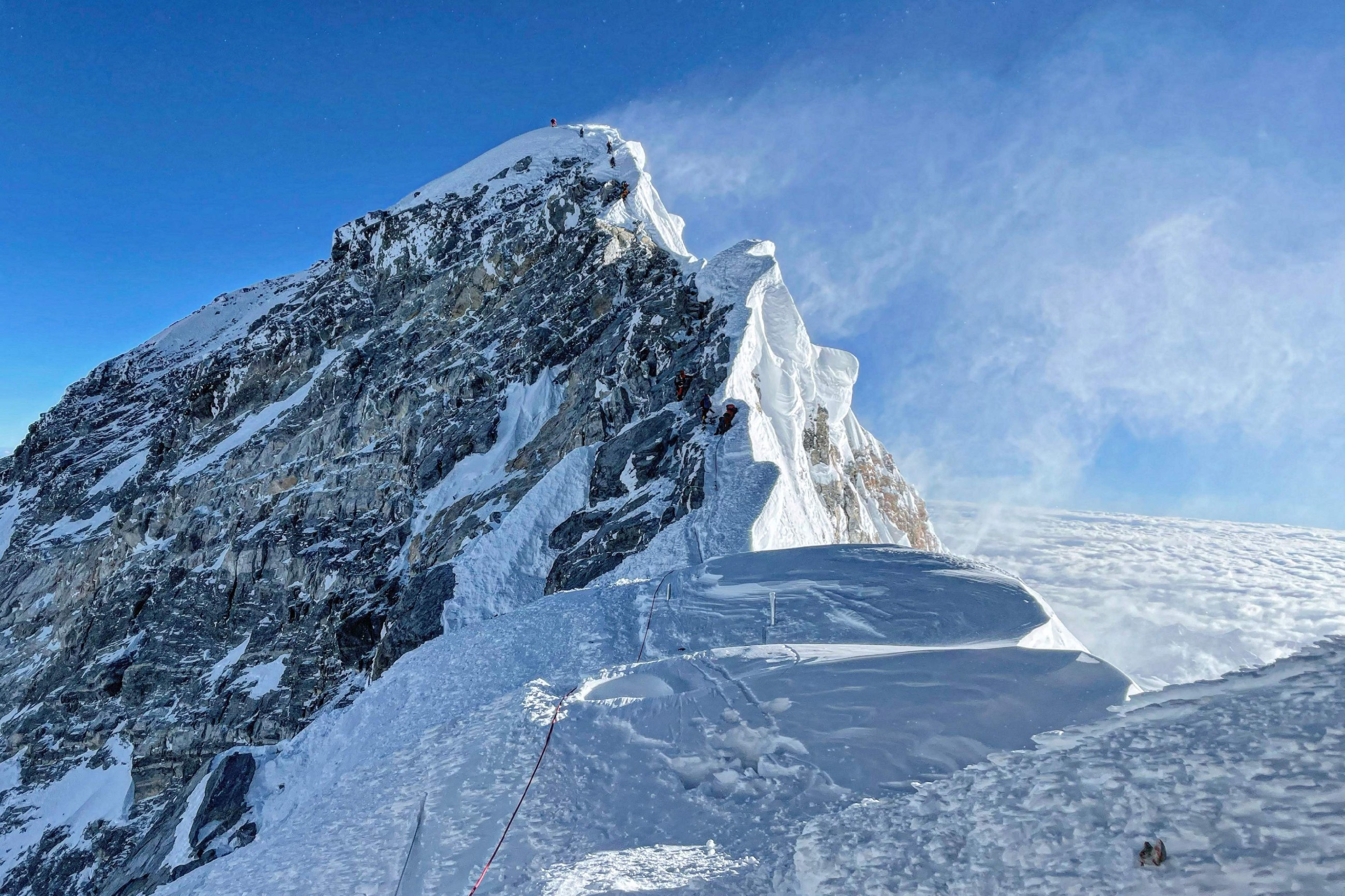 Indian climber dies after scaling Mount Everest