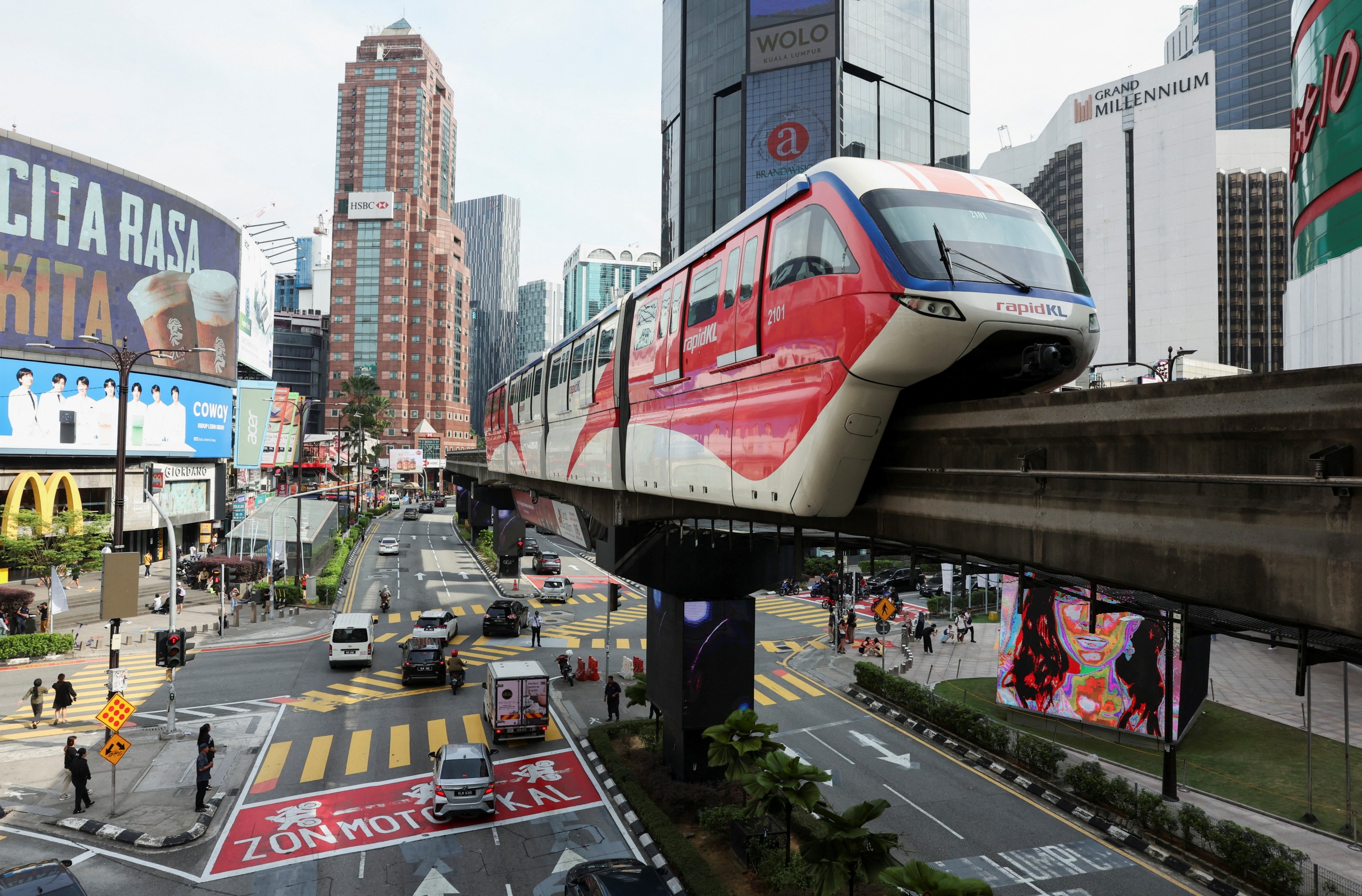 Malaysia’s GDP slows in Q1, outlook hit by trade tensions