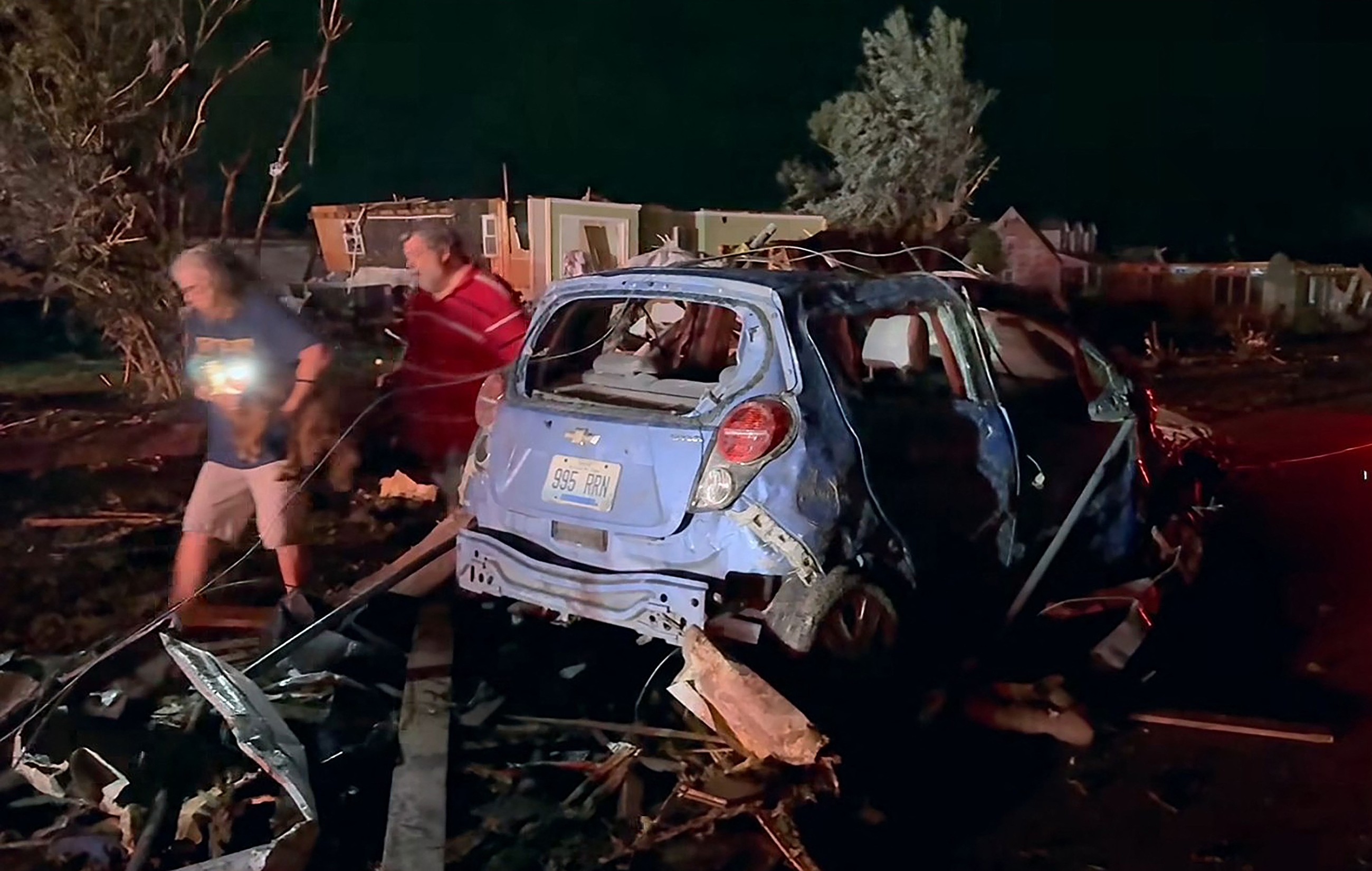 Tornadoes kill more than 20 in two southern US states