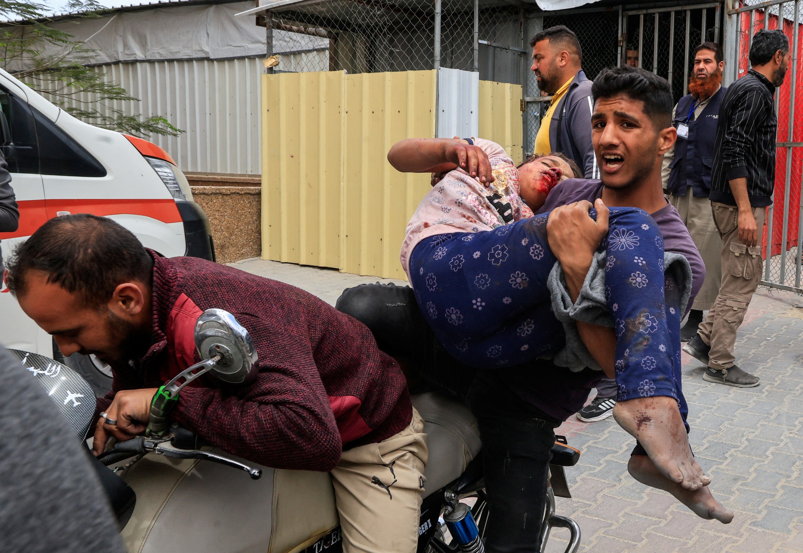 Spanish PM calls for 'pressure on Israel to halt massacre in Gaza'
