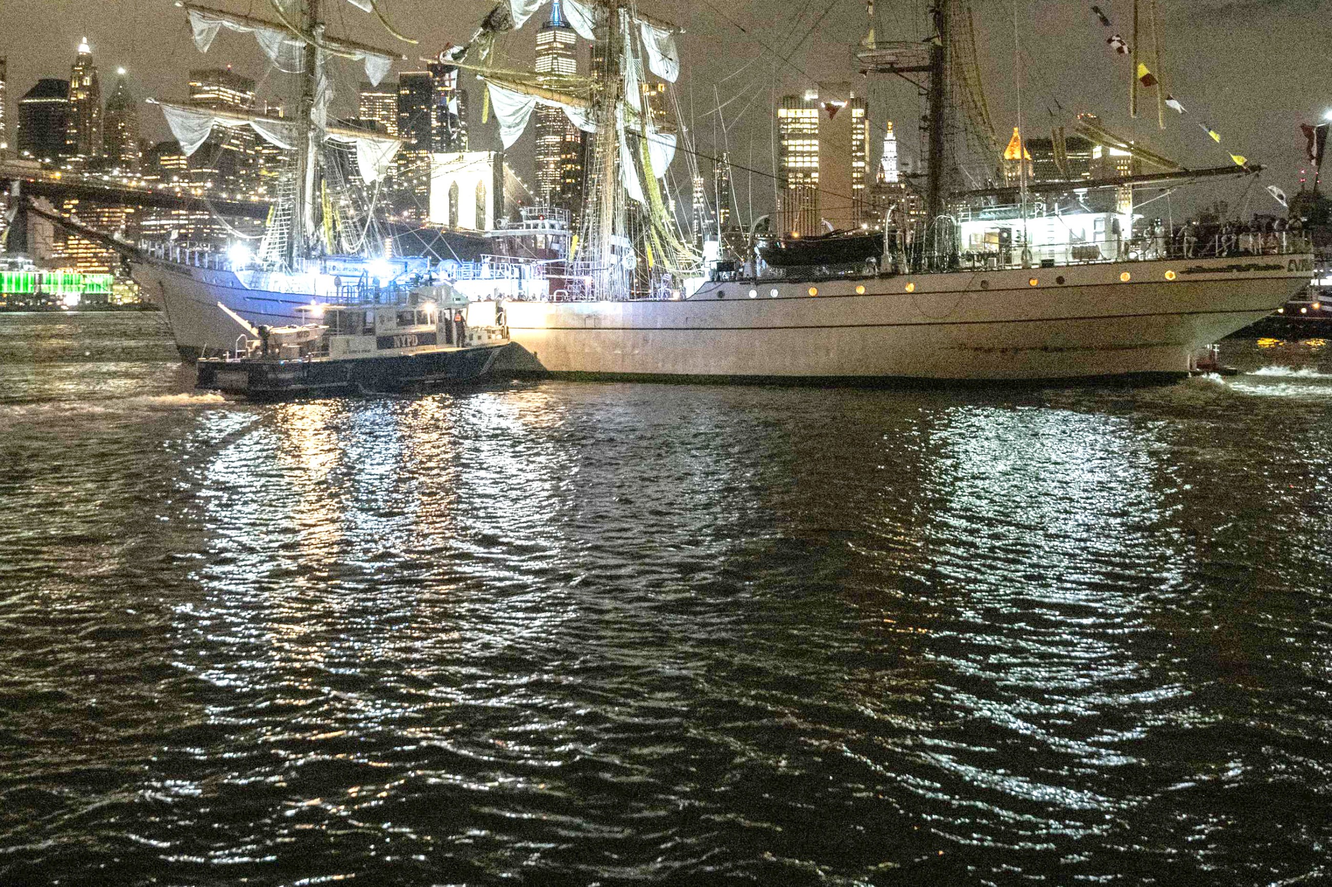 VIDEO: Mexican Navy tall ship crashes into Brooklyn Bridge, killing 2