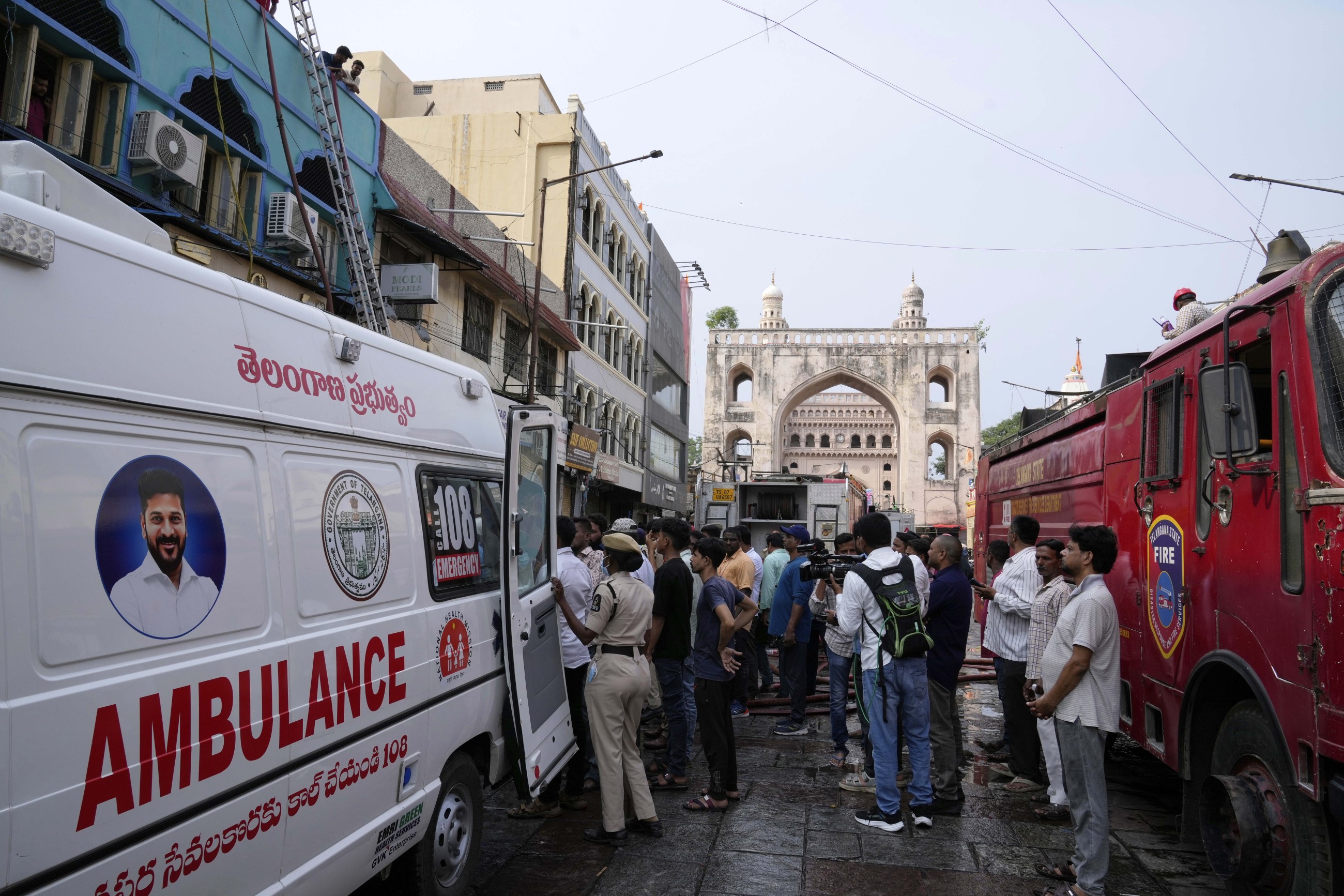 At least 17 killed in India building fire