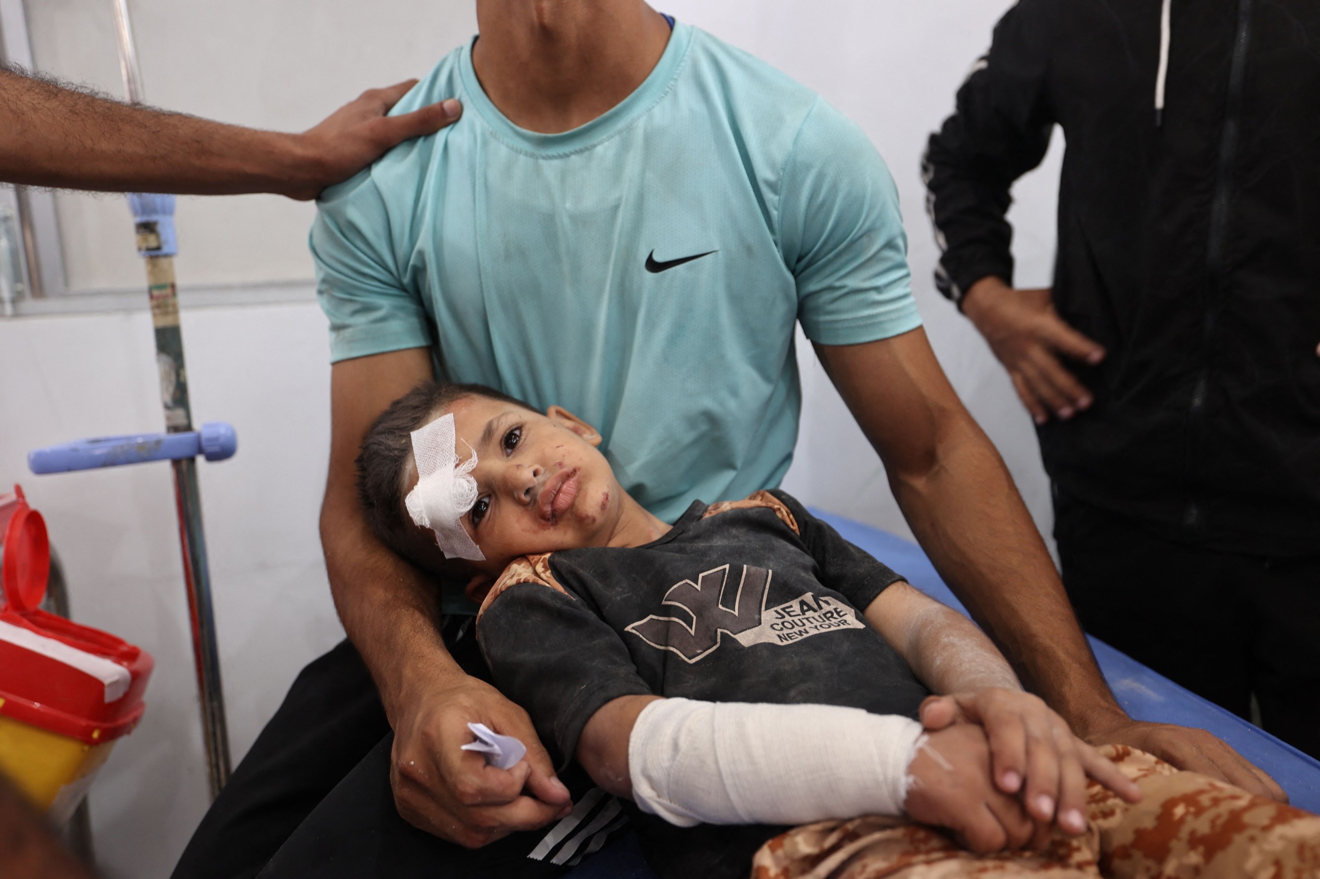 Britain, France and Canada threaten Israel against Gaza offensive