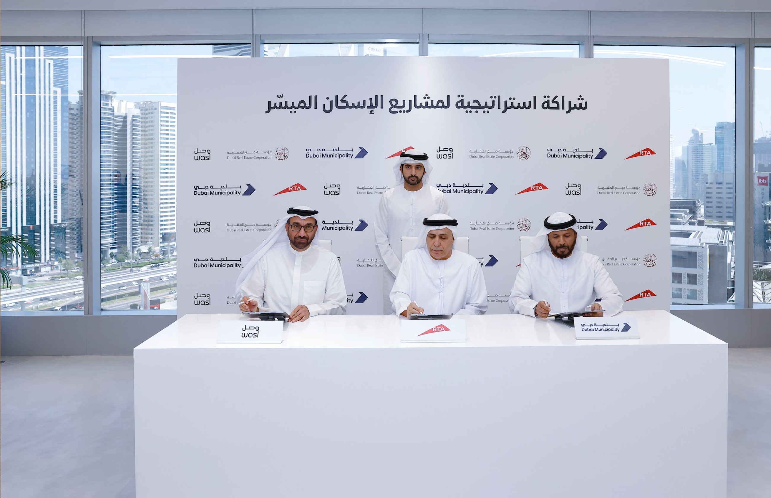 Hamdan witnesses signing of an agreement to implement affordable housing projects in Dubai