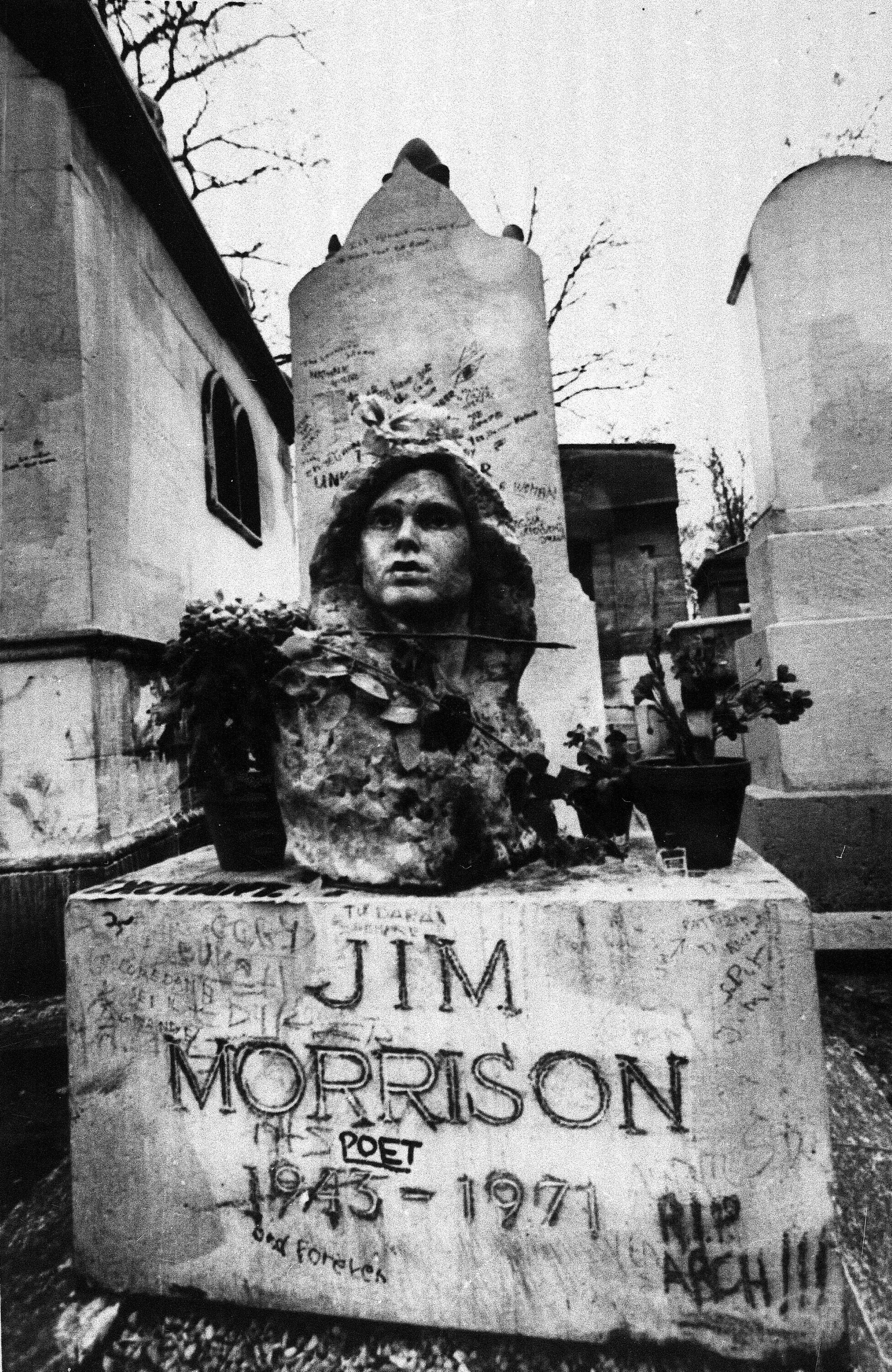 Bust of Doors singer Jim Morrison that was stolen nearly 40 years ago has been recovered