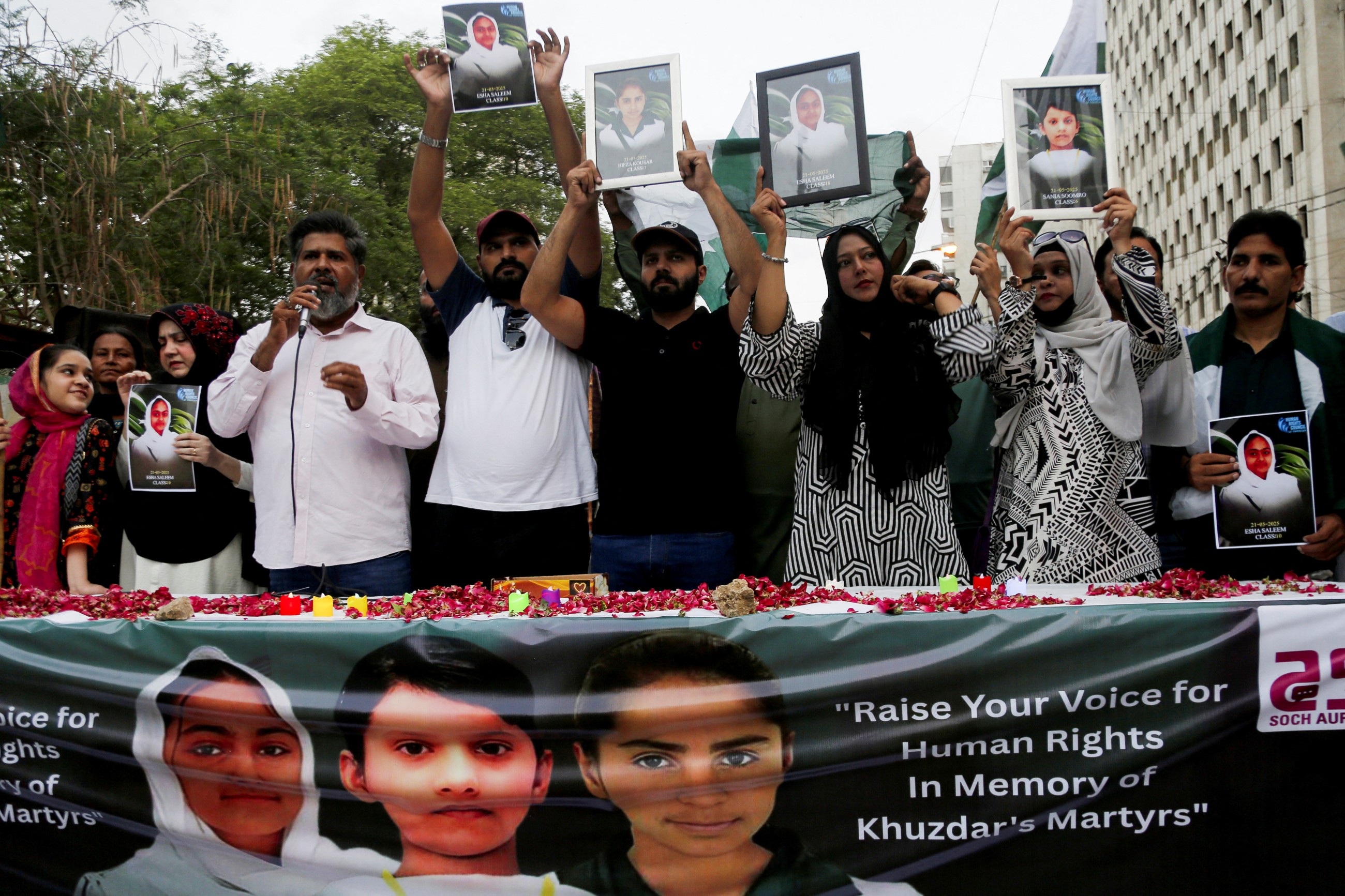 Suicide bomber hits school bus in Pakistan, killing five, including 3 students