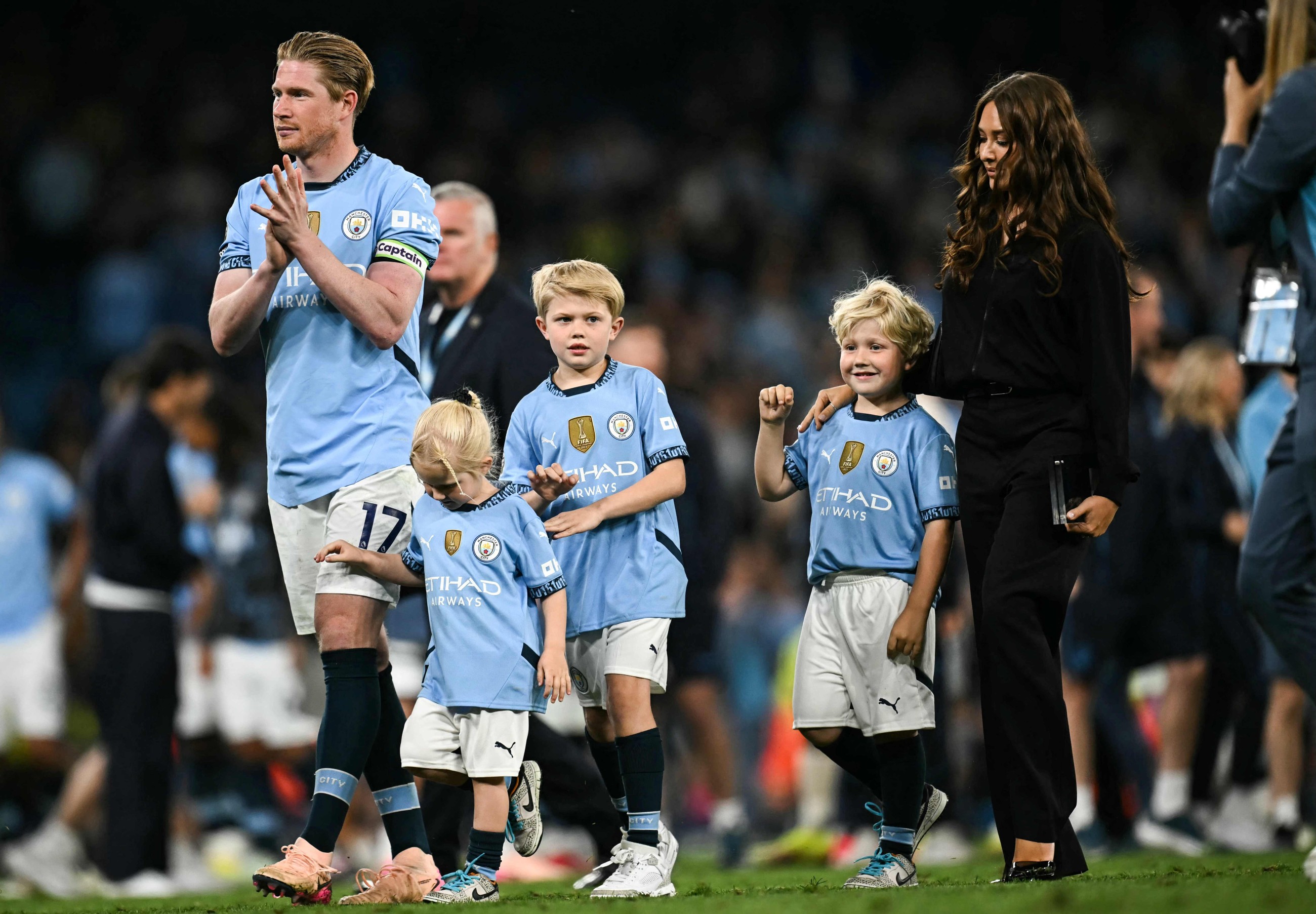 De Bruyne departs as City close in on Champions League spot