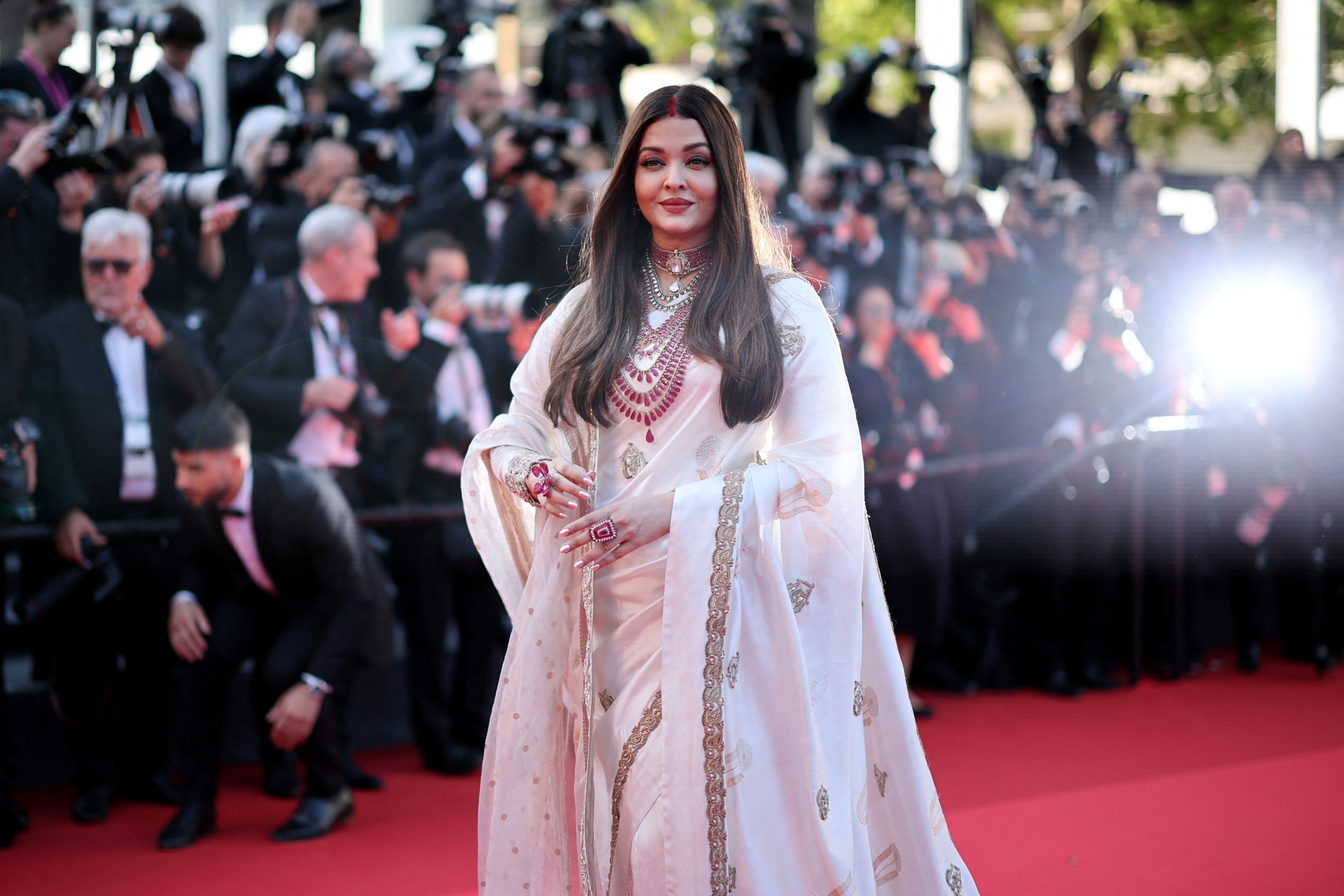Indian beauty: Aishwarya stuns in ivory saree with sindoor at Cannes Film Festival