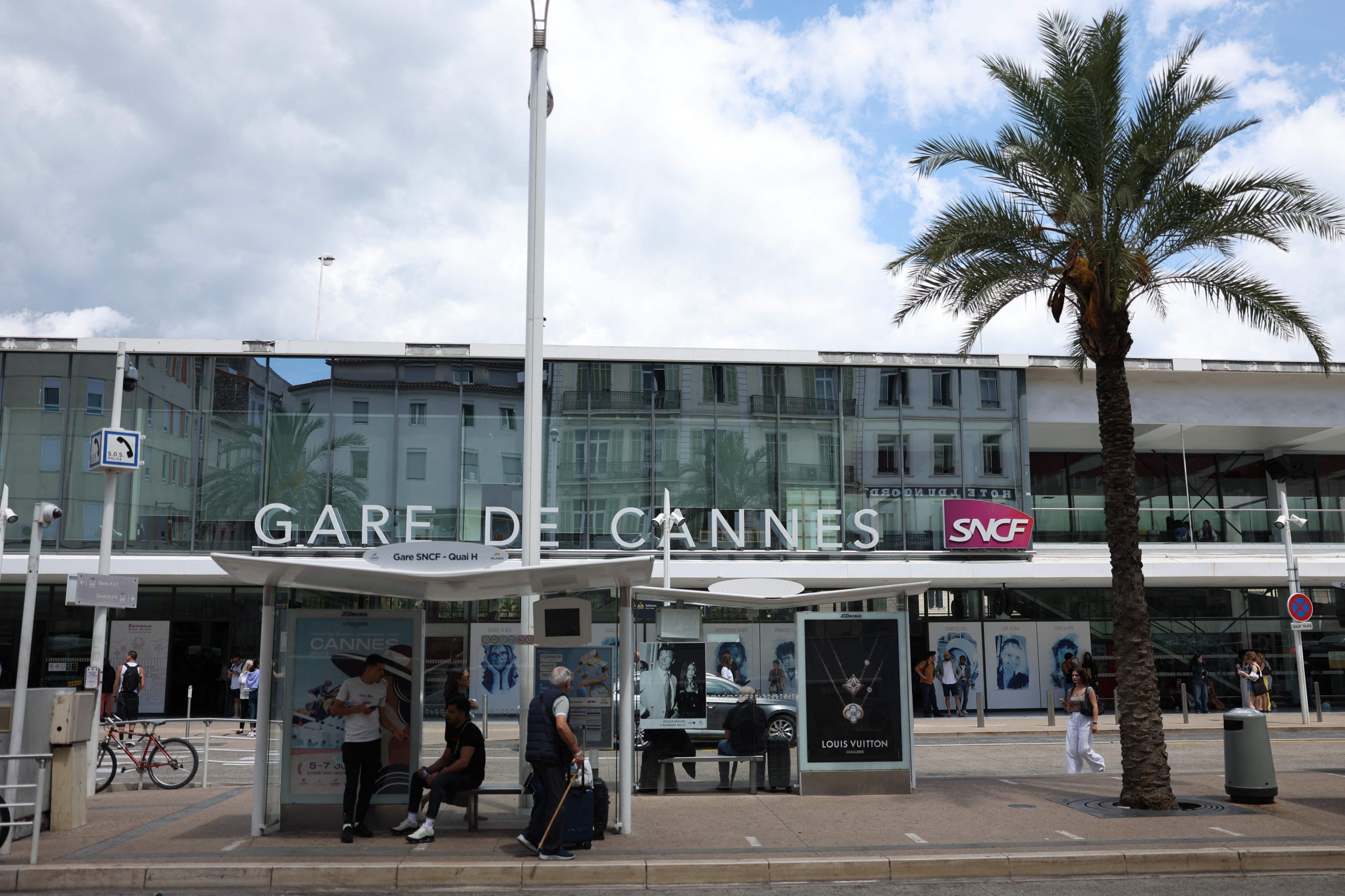 Cannes hit by power cut as film festival draws to a close