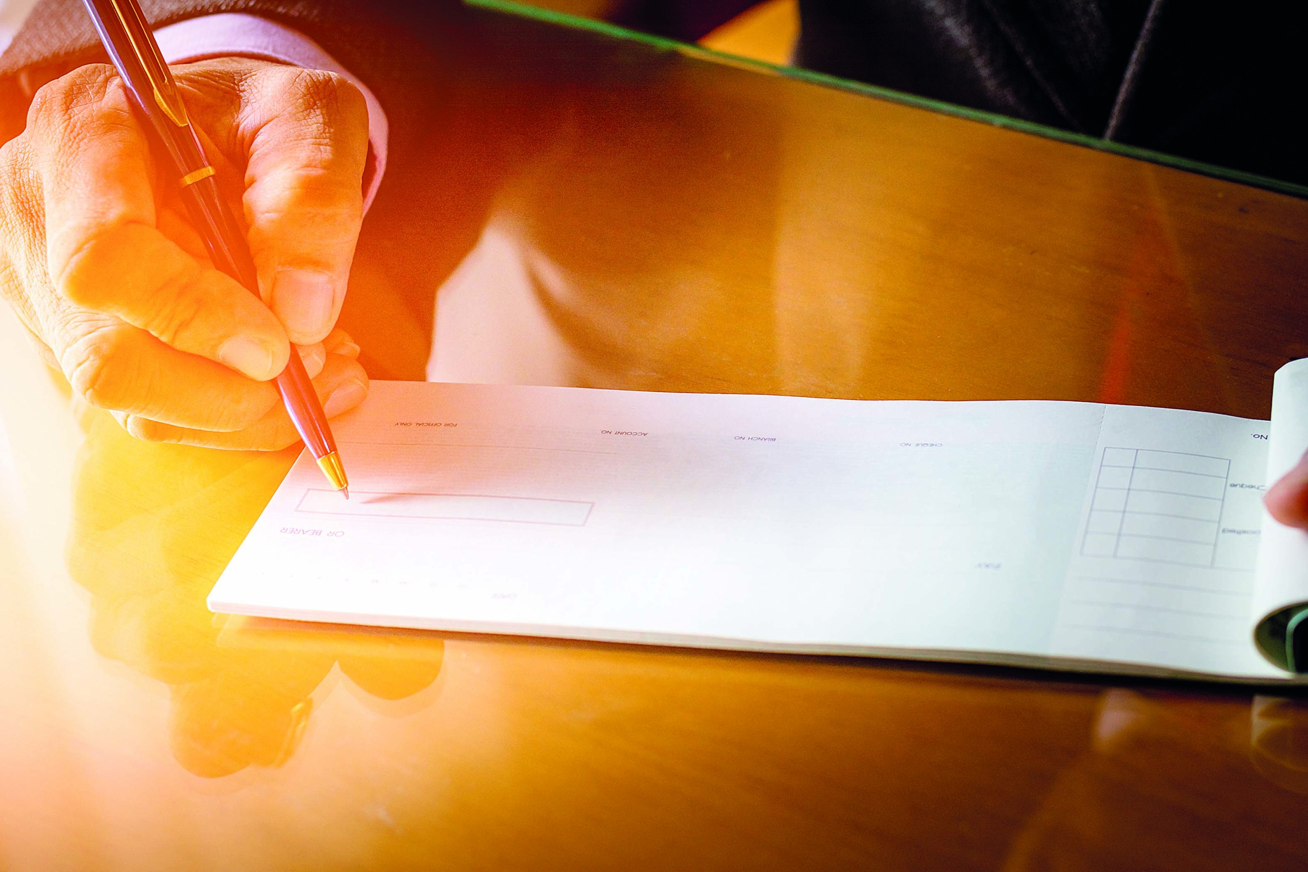 Man obligated to pay Dhs10,000 compensation for issuing bounced cheque with malicious intent
