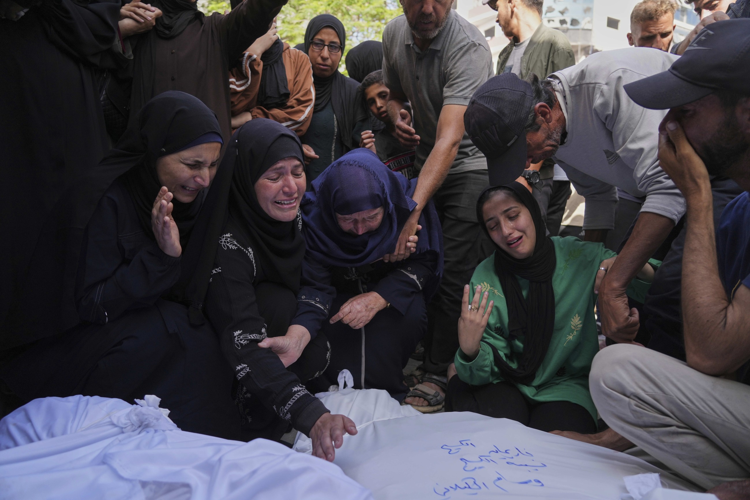 Head of US-backed Gaza aid foundation quits as further Israeli airstrikes kill dozens