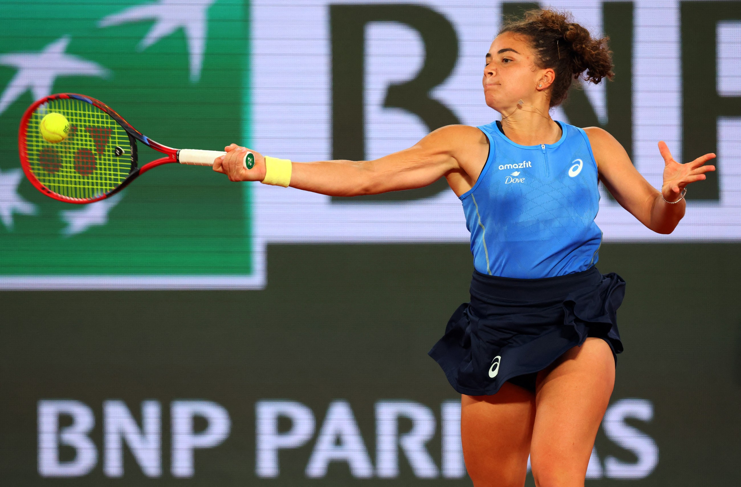 Alcaraz survives scare as Paolini and Anisimova   advance