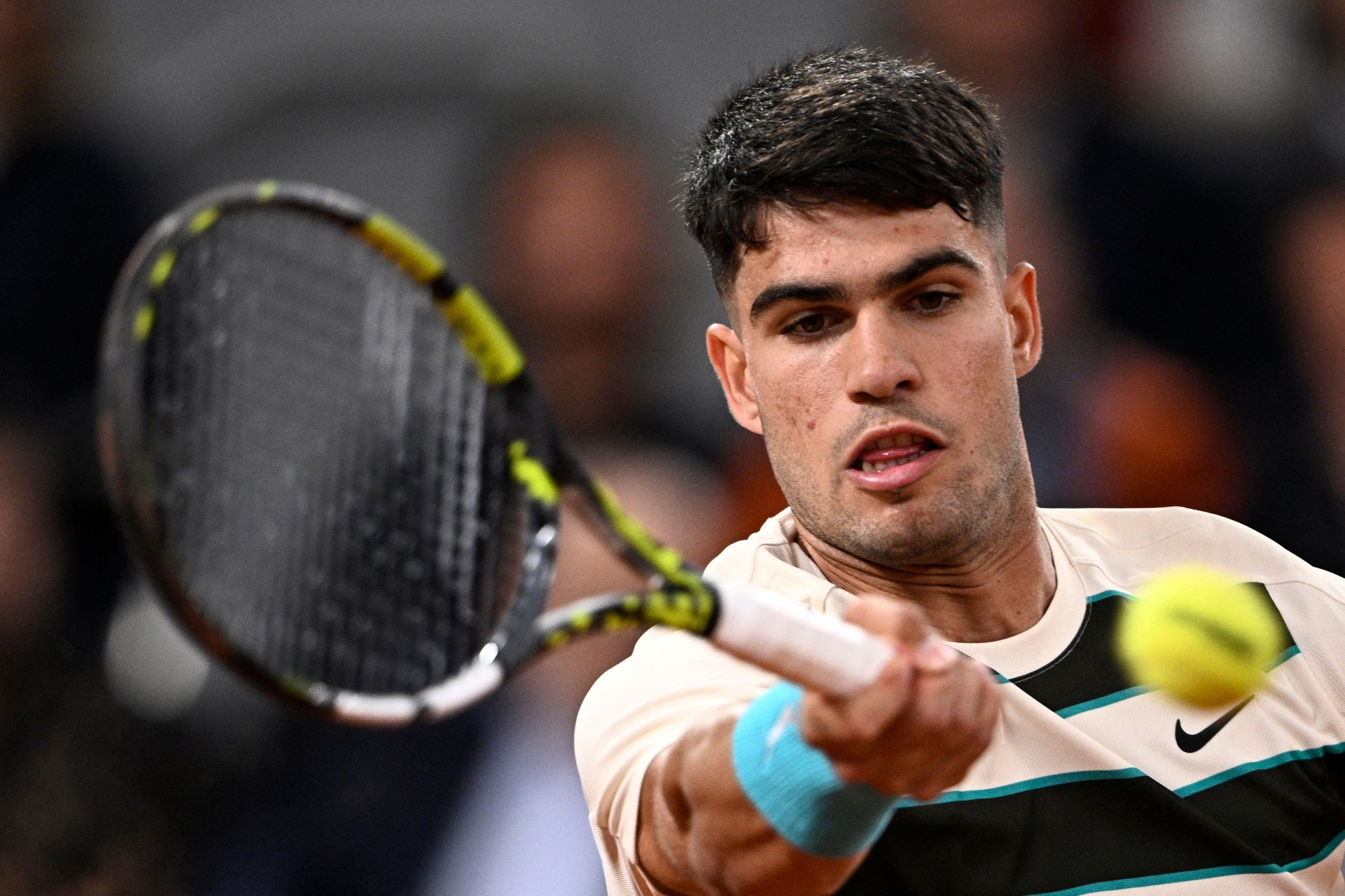 Alcaraz survives scare as Paolini and Anisimova   advance