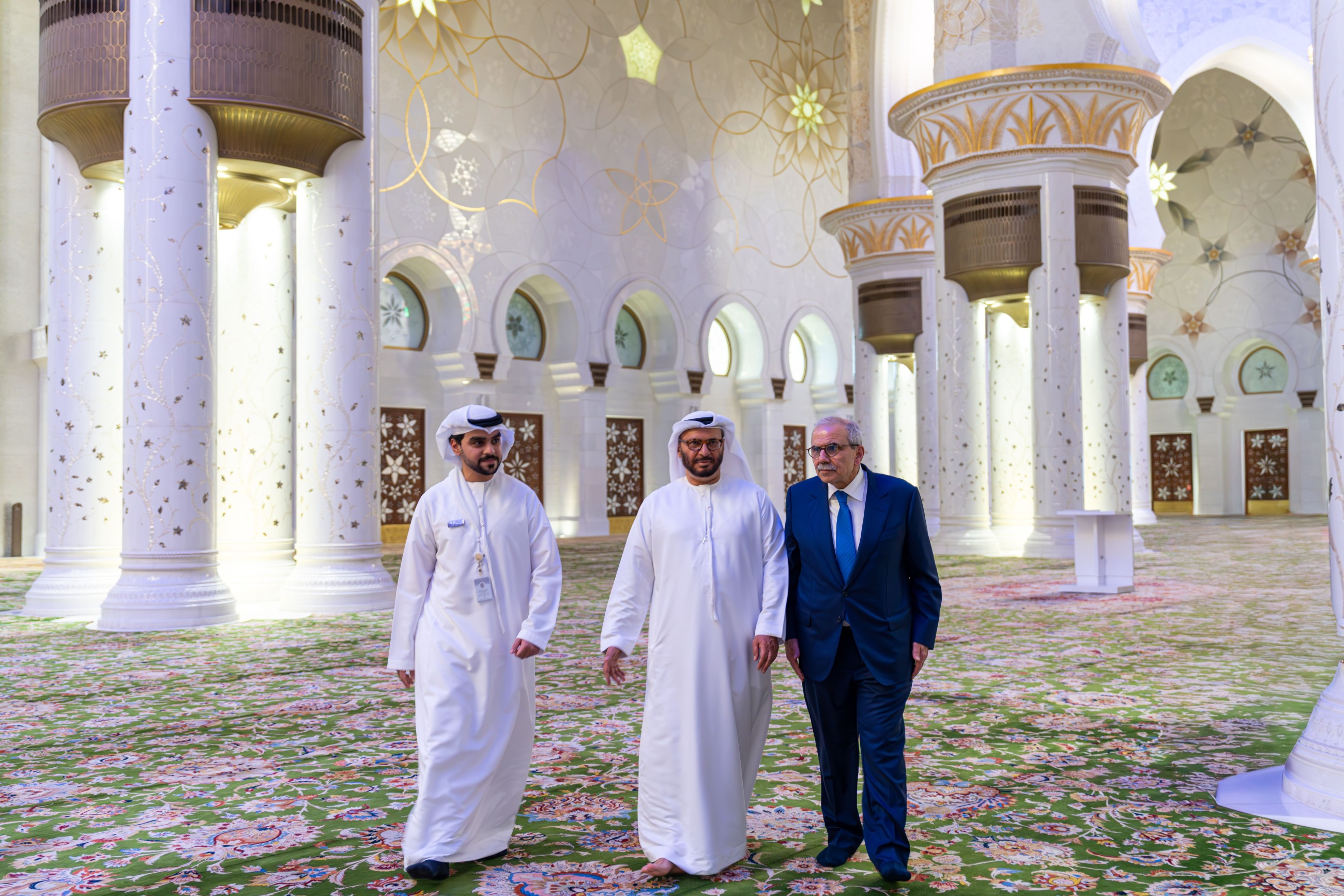 Lebanon PM visits Sheikh Zayed Mosque