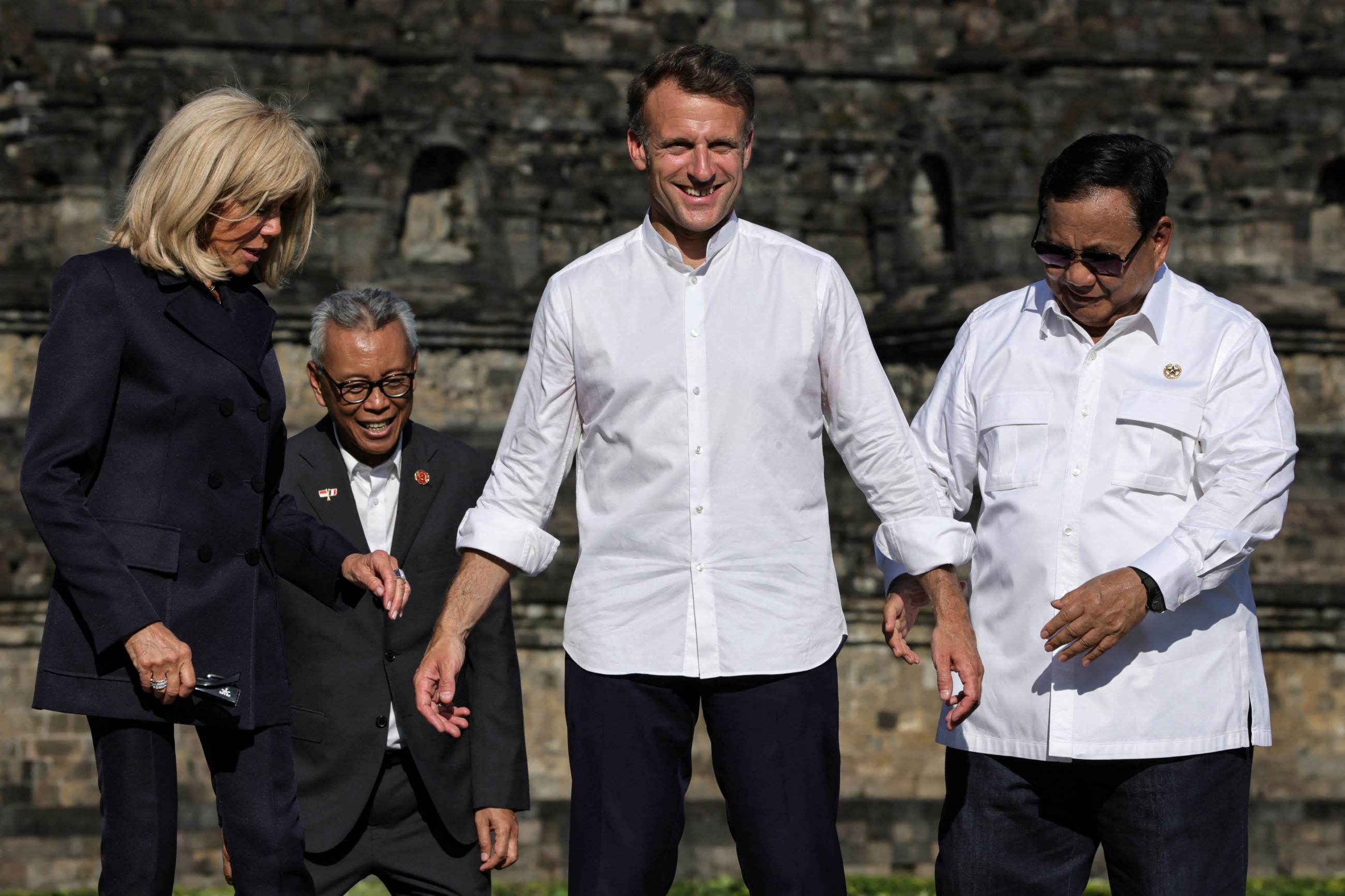 French President Macron decorates Indonesia leader, announces cultural partnership