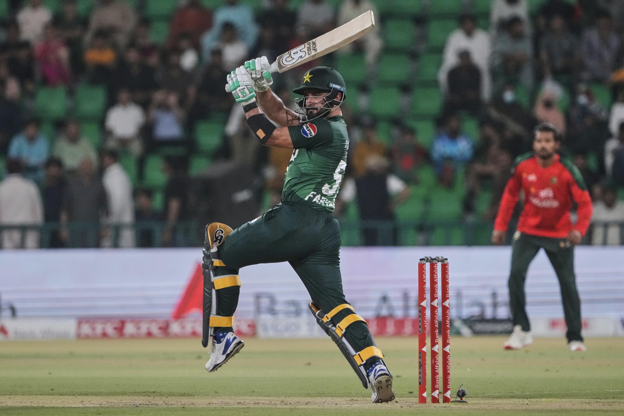 Farhan and Abrar star as resurgent Pakistan win Bangladesh T20 series
