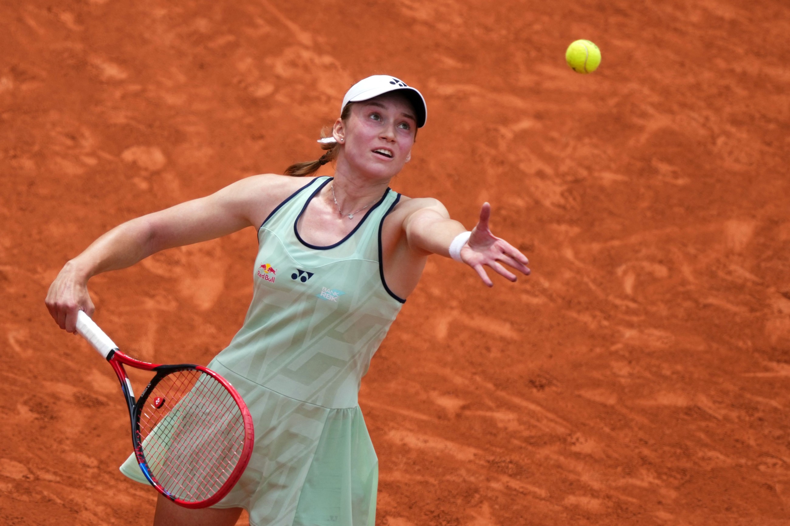 Alcaraz and Sabalenka enter quarters as Swiatek survives Rybakina scare