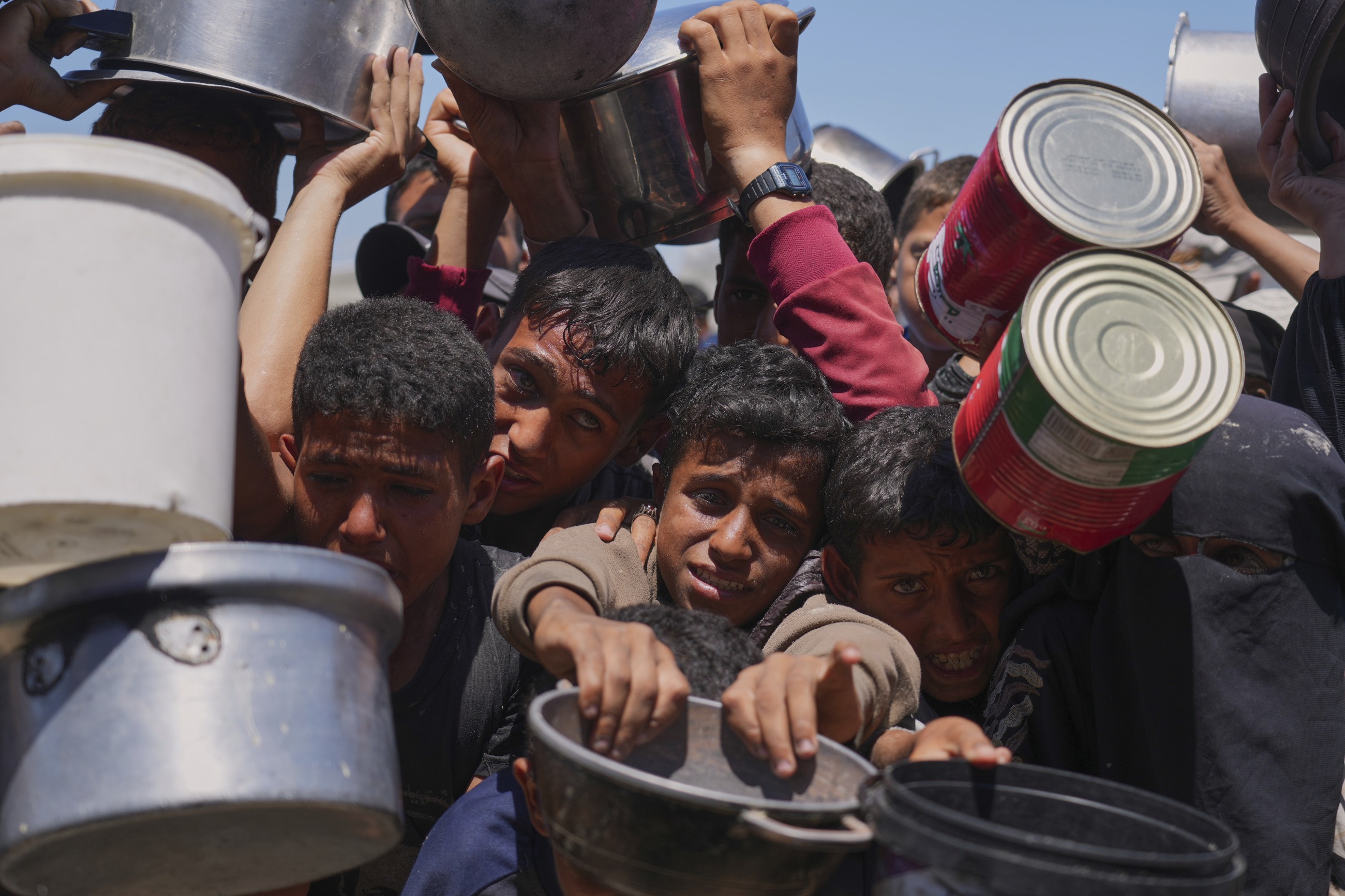 Palestinians struggle to get food even as aid trickles in