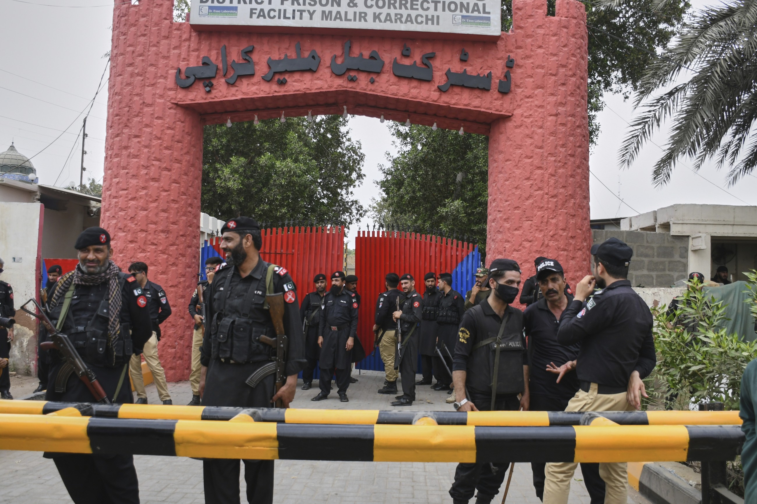 Dozens of inmates escape Pakistani jail after earthquakes, says official