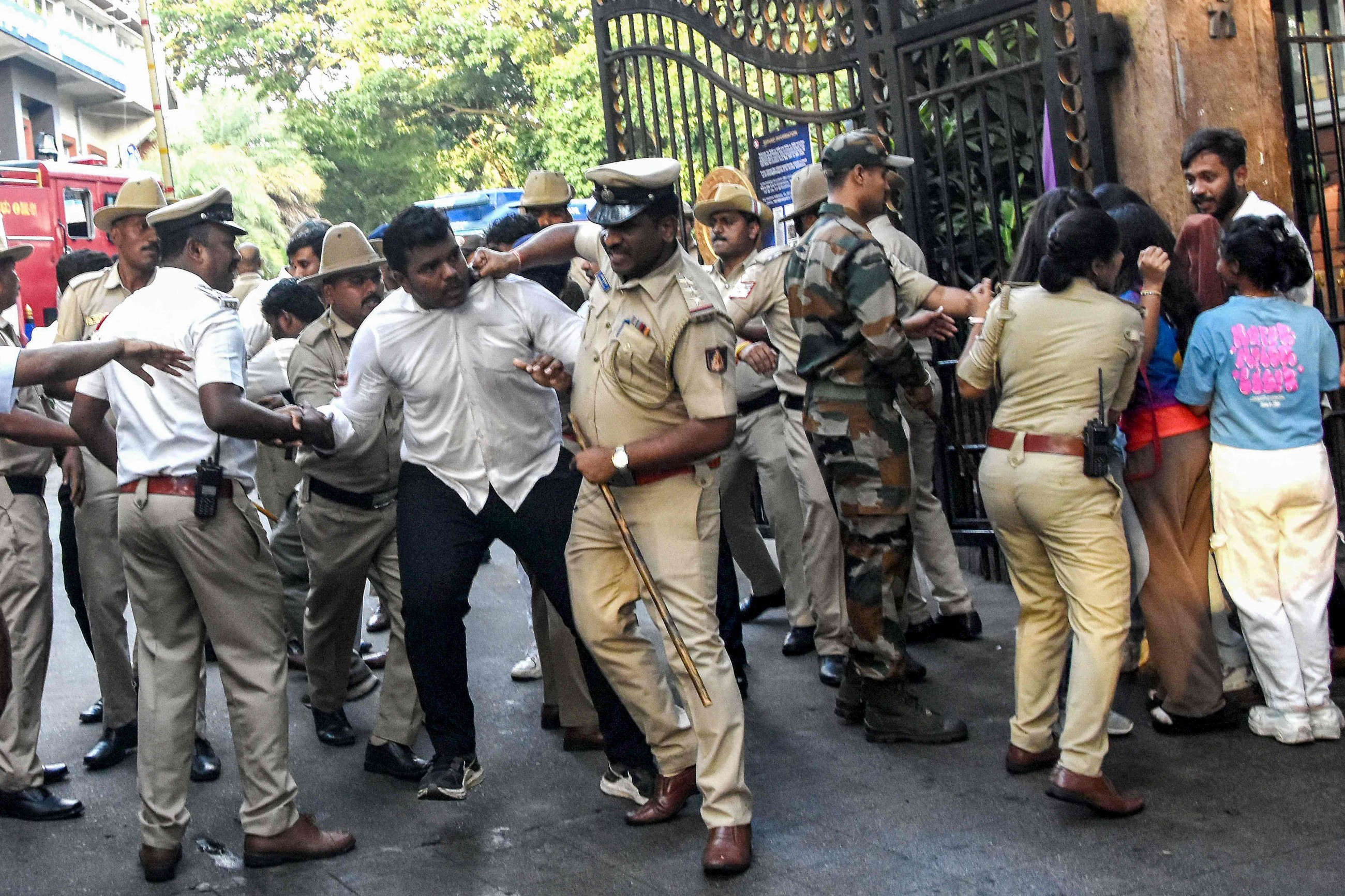 Royal Challengers Bengaluru offer cash help after deadly cricket stampede