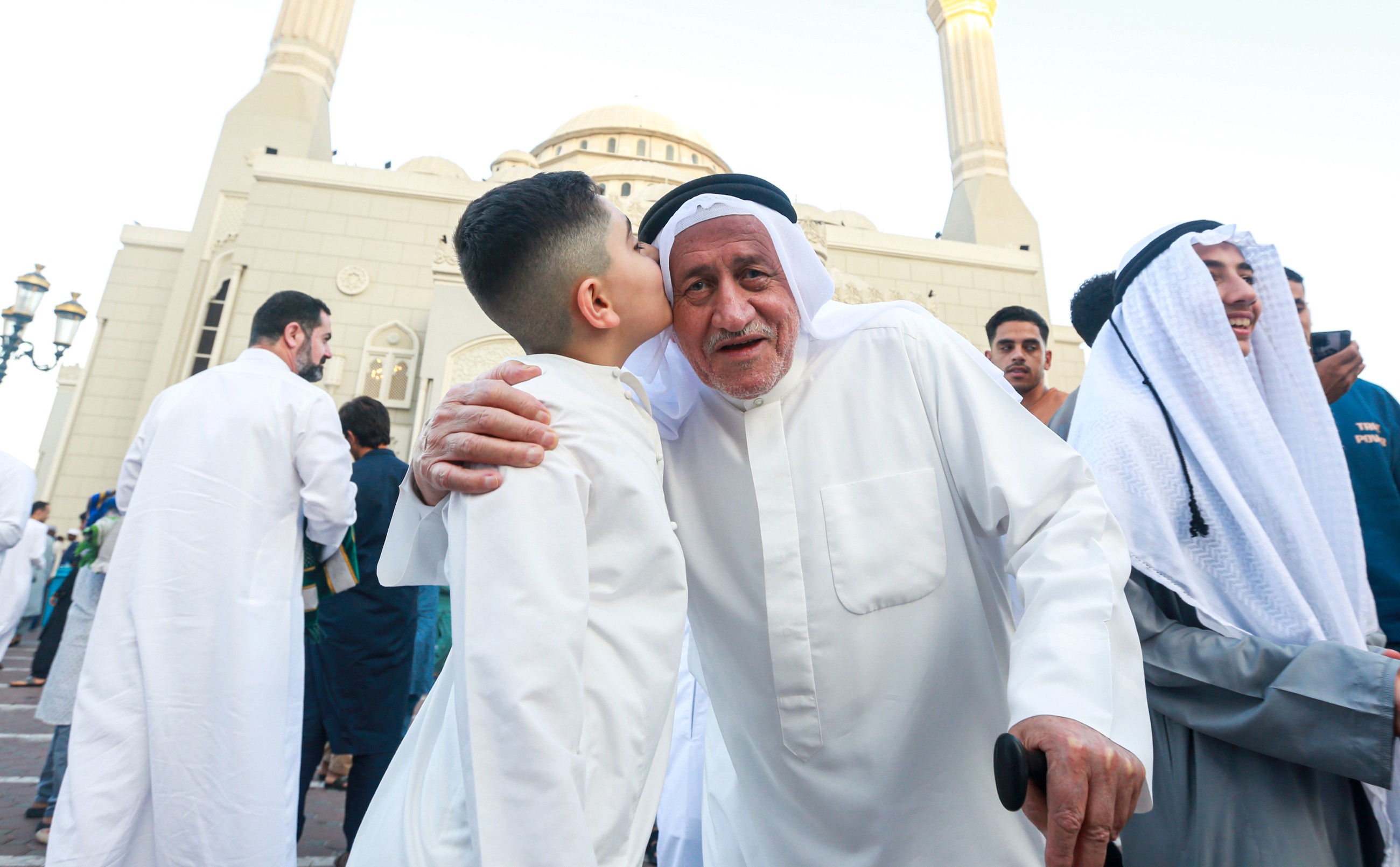 Residents flock to malls, beaches on first day of Eid