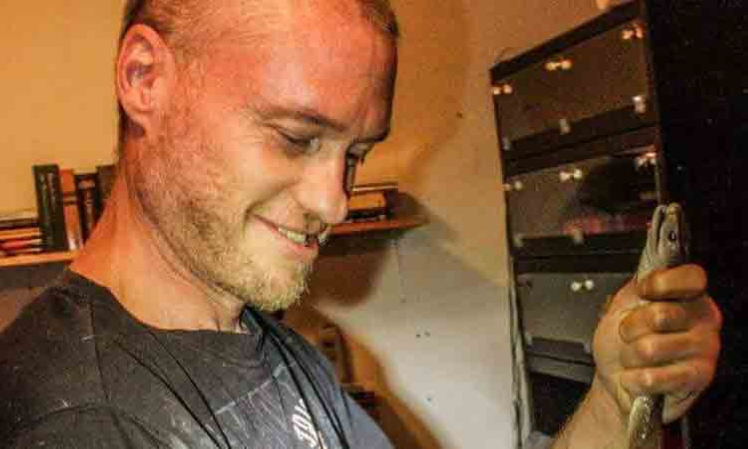 Man's extreme snake bite trials boost new antivenom research hope