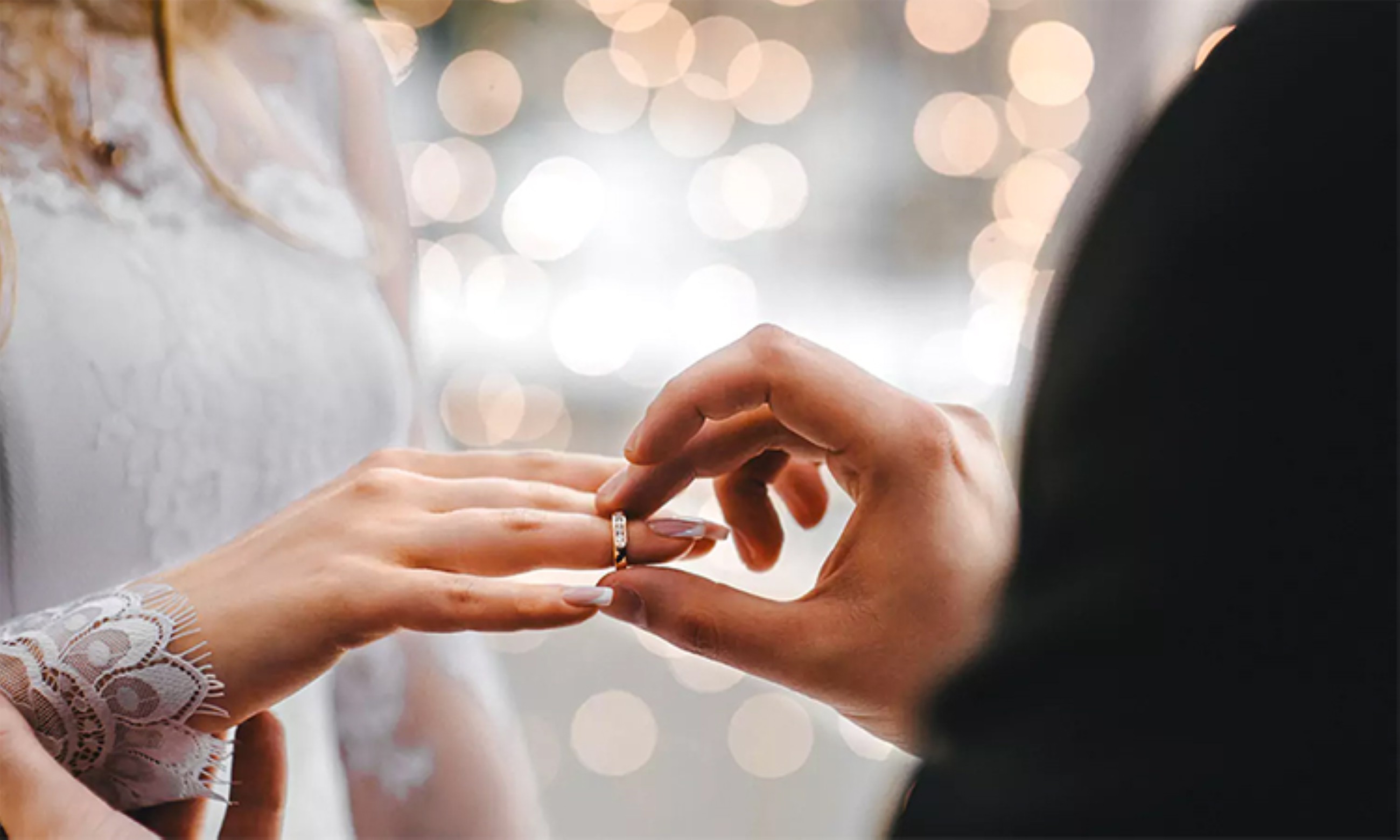Newlywed couple commits suicide by jumping before train over honeymoon money