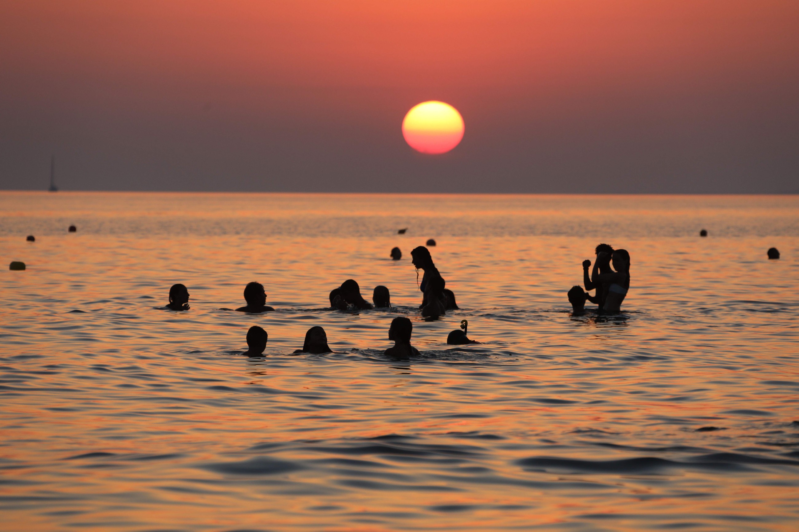 Syria orders full body swimwear for women on public beaches