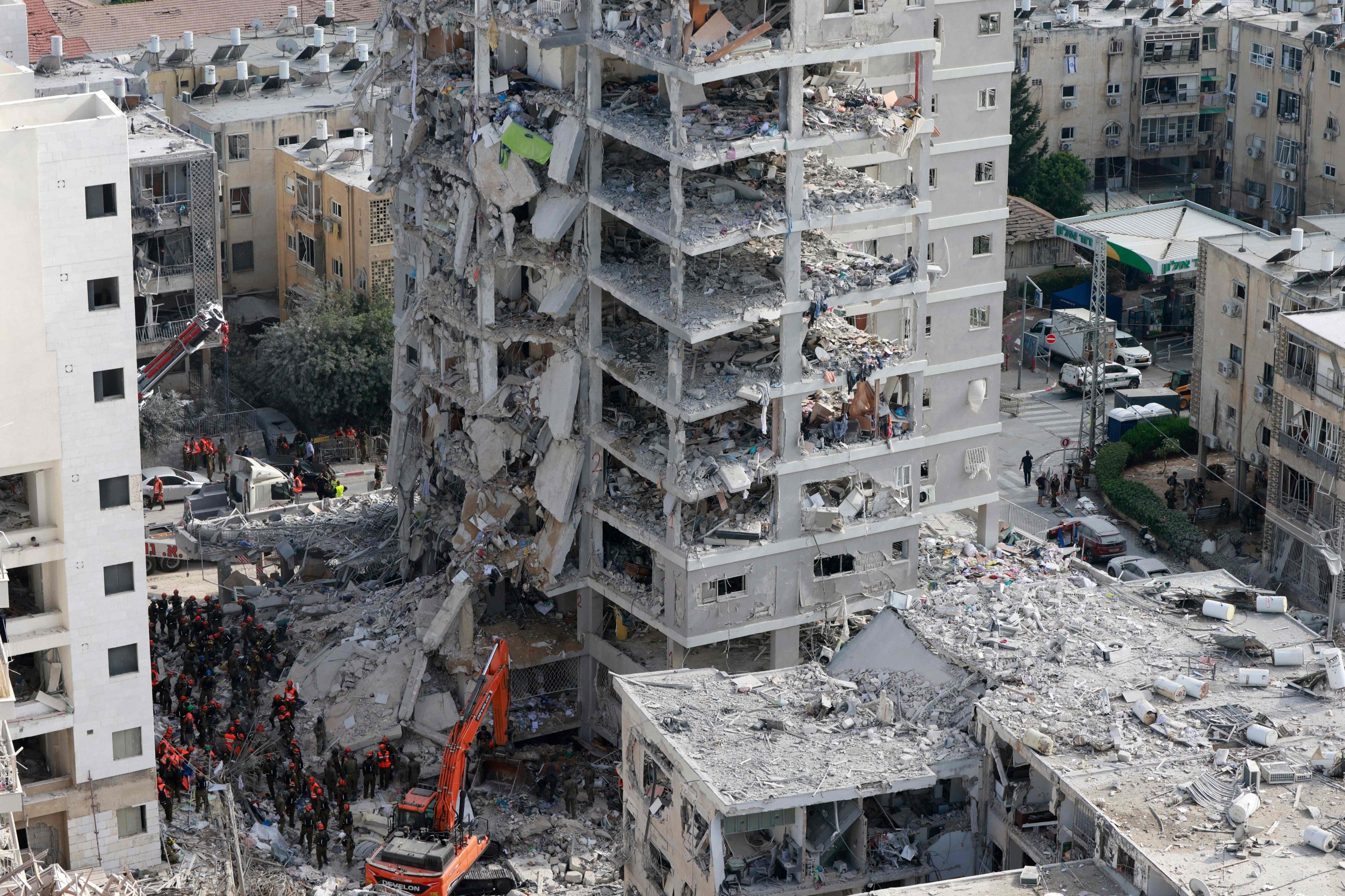 VIDEO: Iran launches new wave of attacks on Israel
