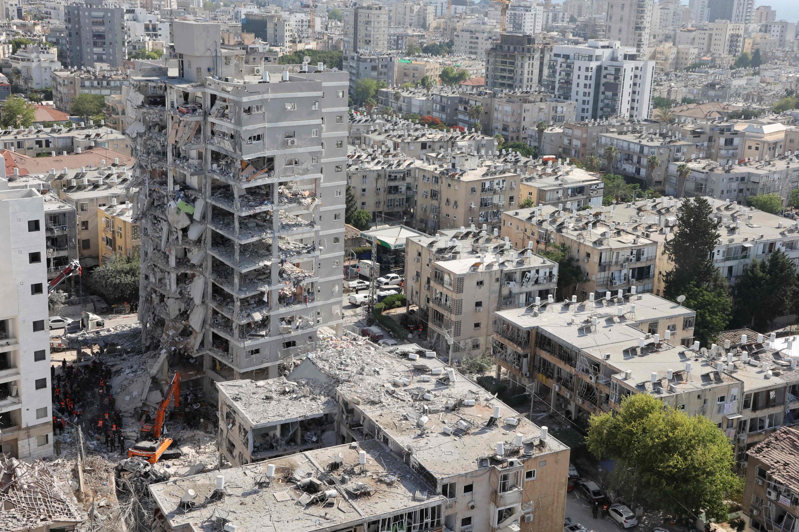 40,000 tourists stranded in Israel as missiles fly, planes grounded