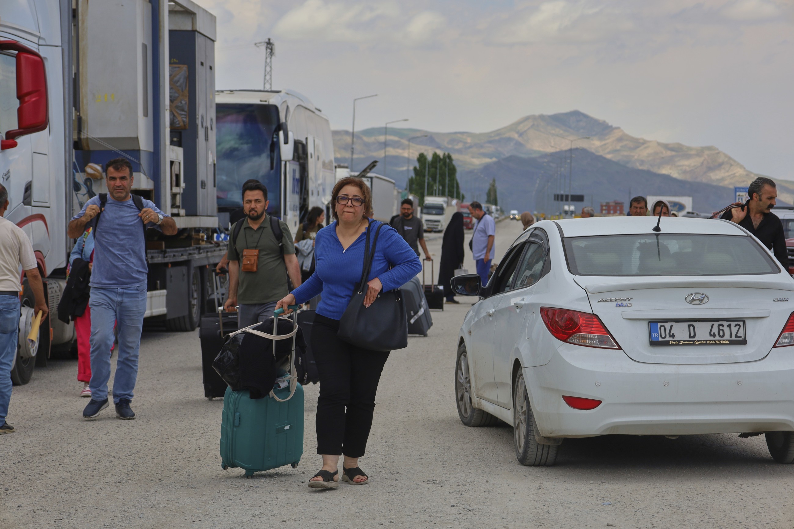Foreigners flee Iran to Azerbaijan, Turkey, Armenia