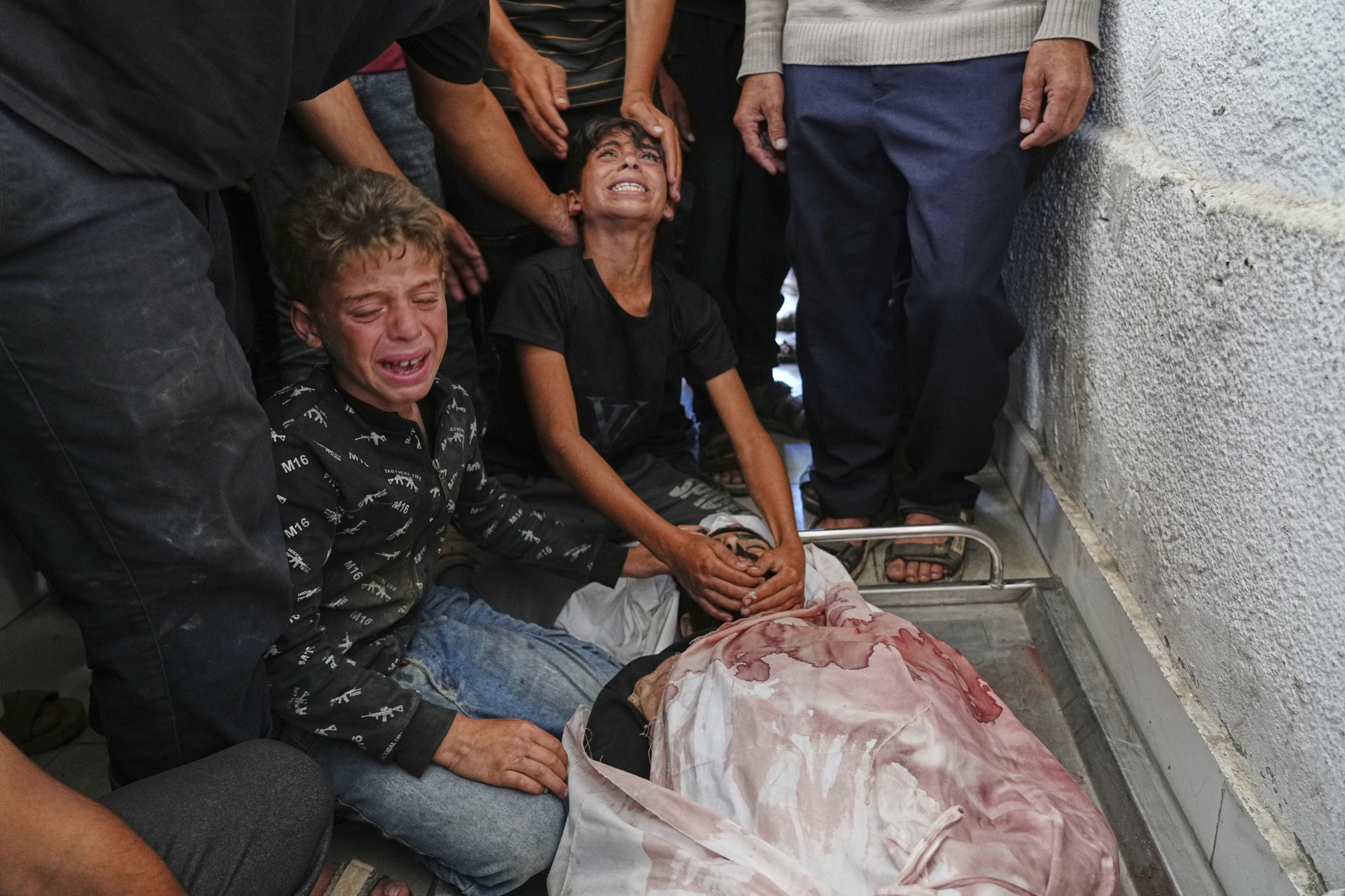 Israeli attacks kill 140 more Palestinians in Gaza in 24 hours, say medics