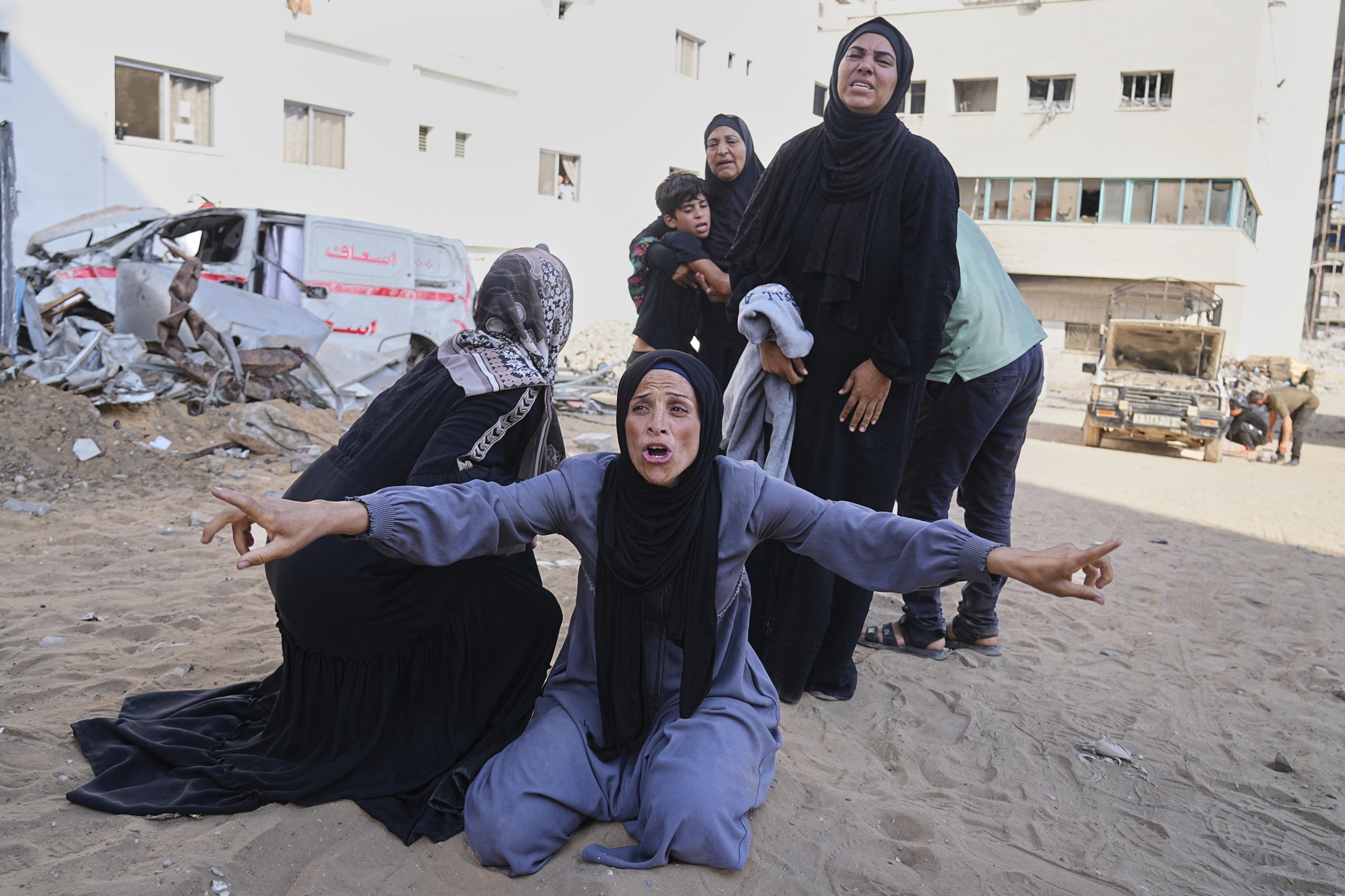 Israeli attacks kill 140 more Palestinians in Gaza in 24 hours, say medics
