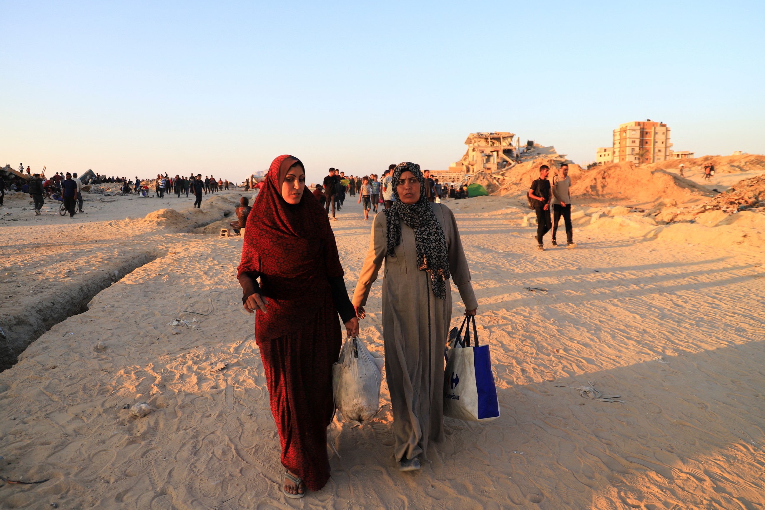 As death toll rises, Gazans make life-risking journeys to seek food