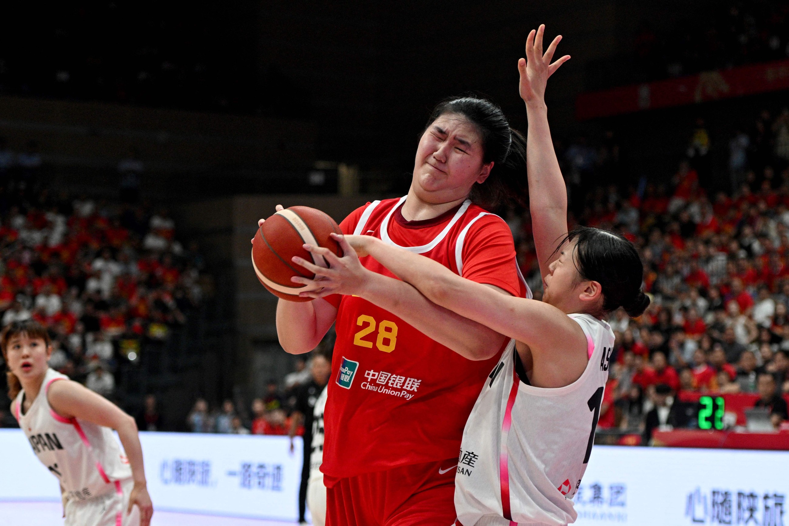 'Moving Great Wall:' China unleash towering teen basketball star