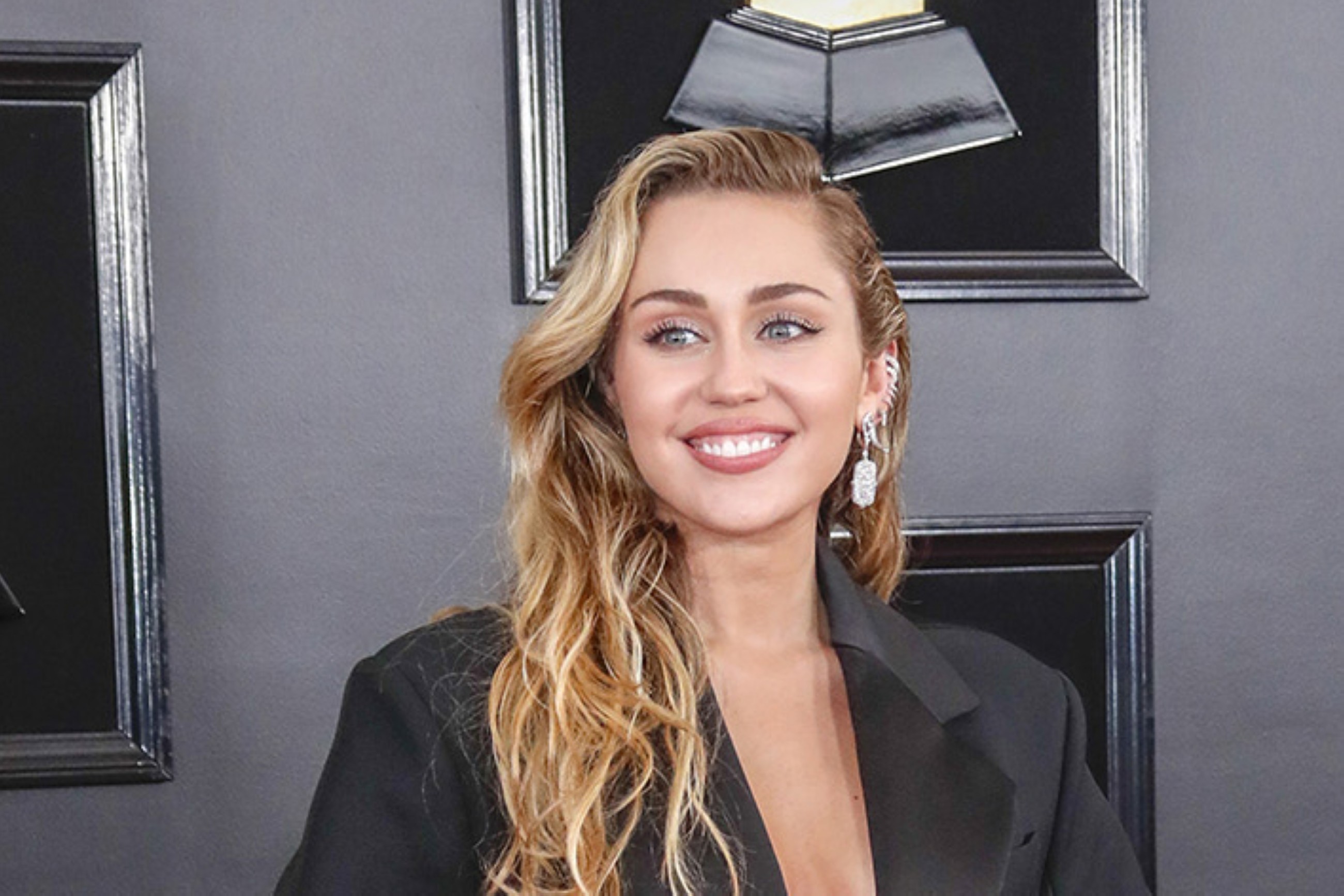 Beyonce, Miley Cyrus perform together