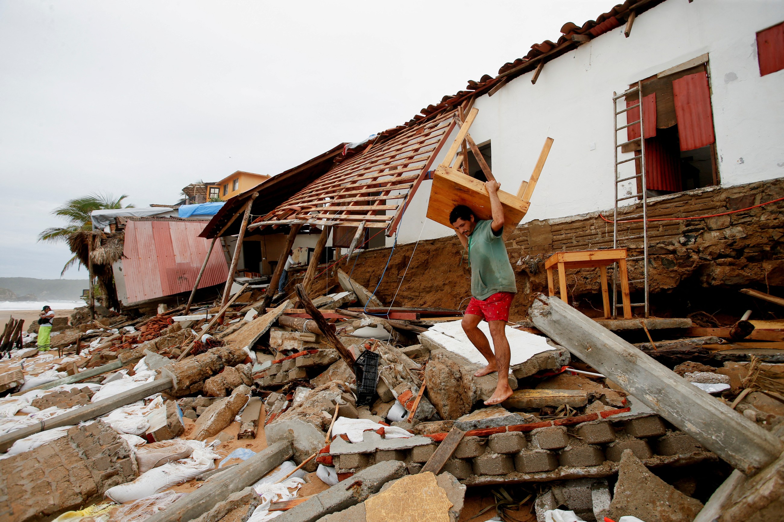 Mexico assesses damage from hurricane