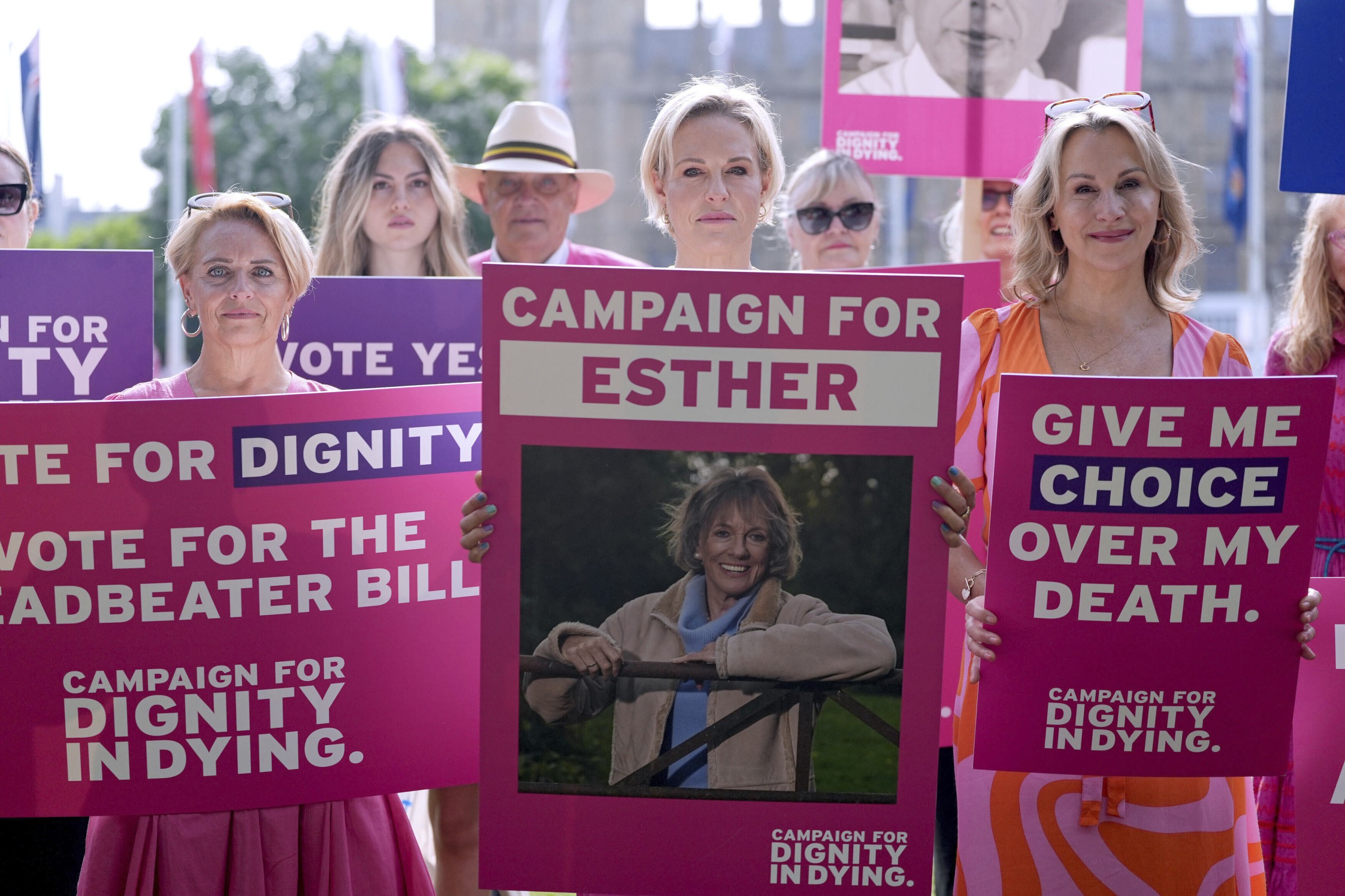 UK House votes in favour of assisted dying law