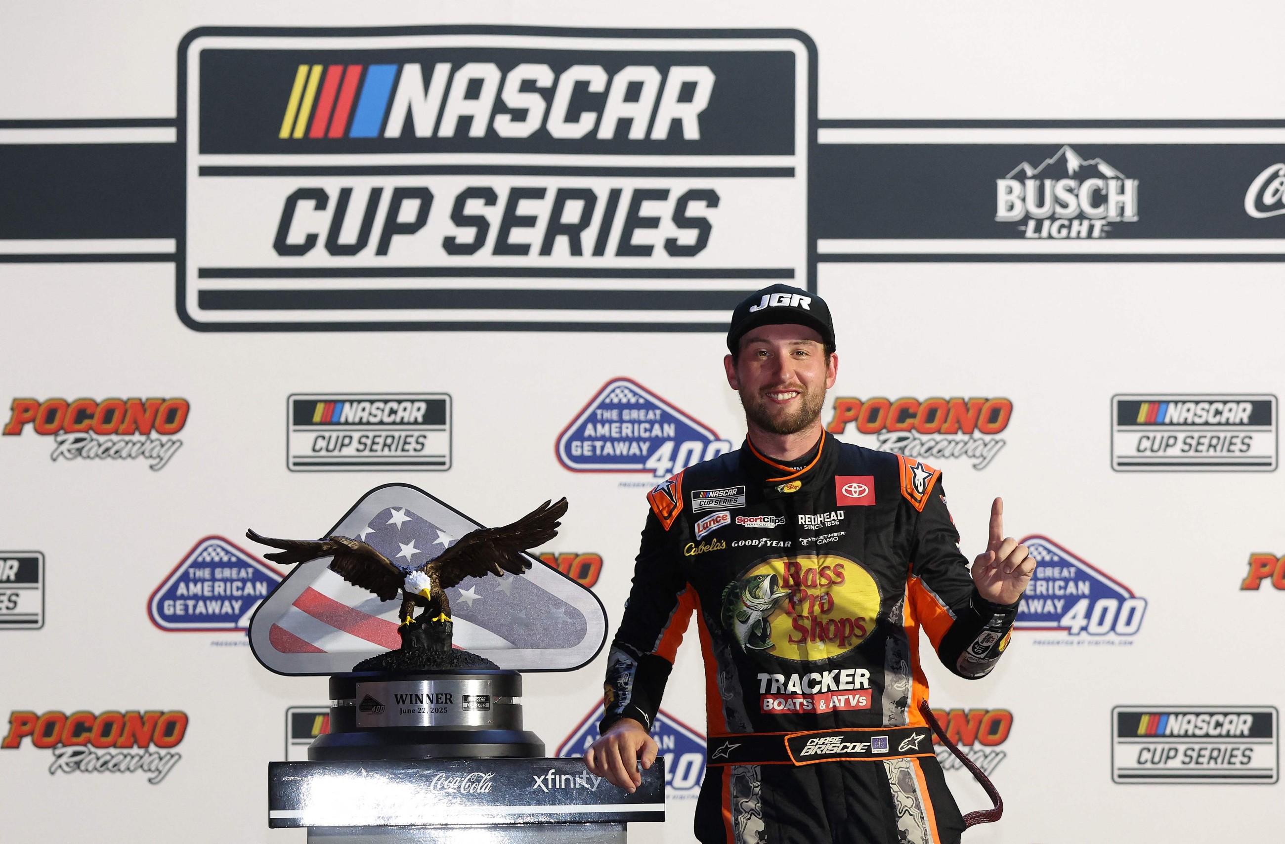 Chase Briscoe edges teammate Denny Hamlin for Pocono victory