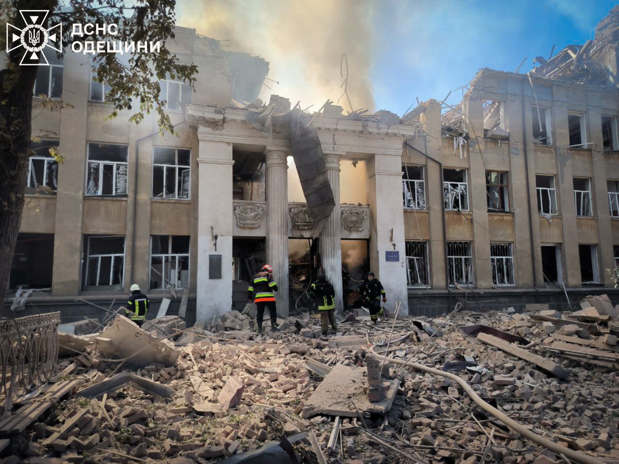 Russian attacks kill 14 in Kyiv as Zelensky visits UK