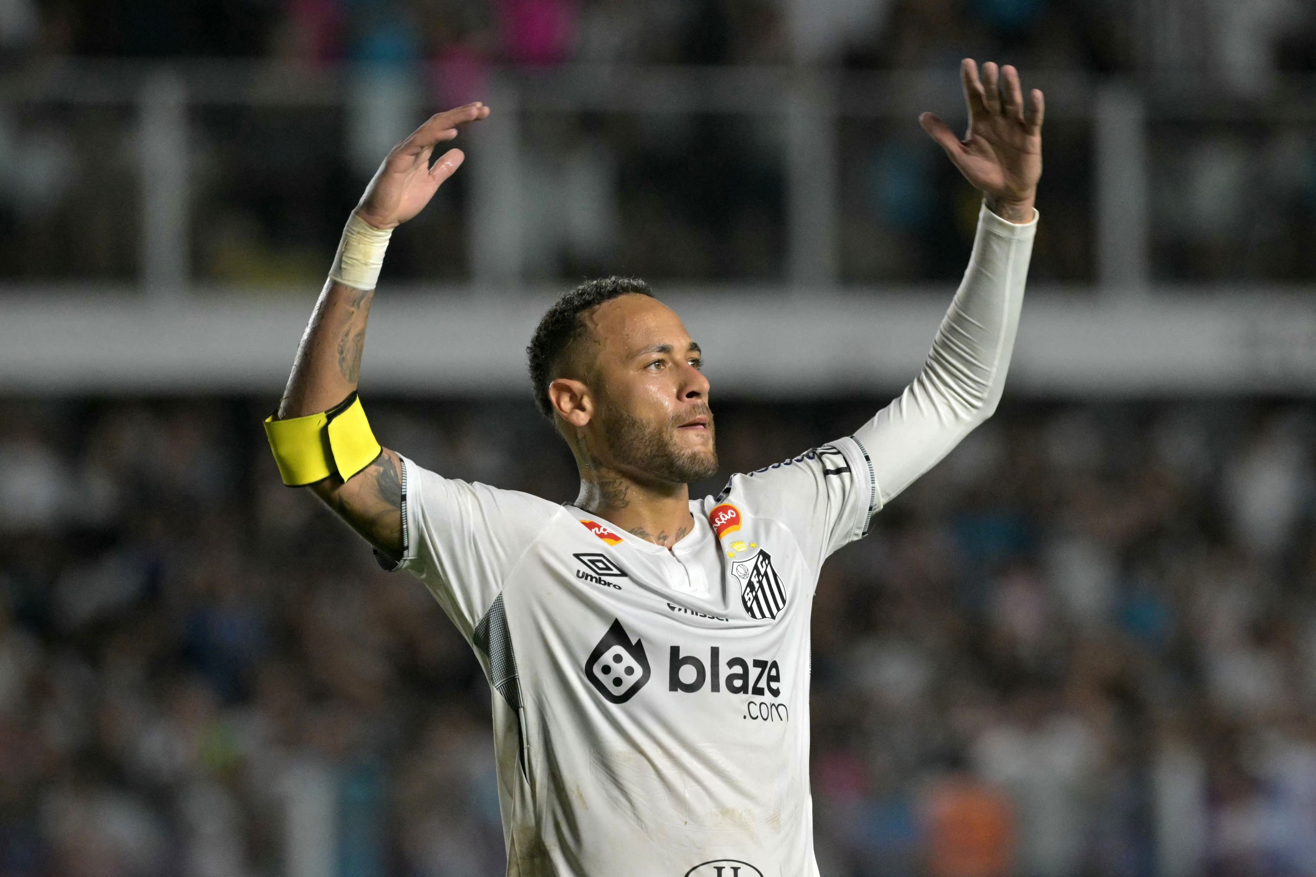 Neymar extends contract with Santos until end of 2025