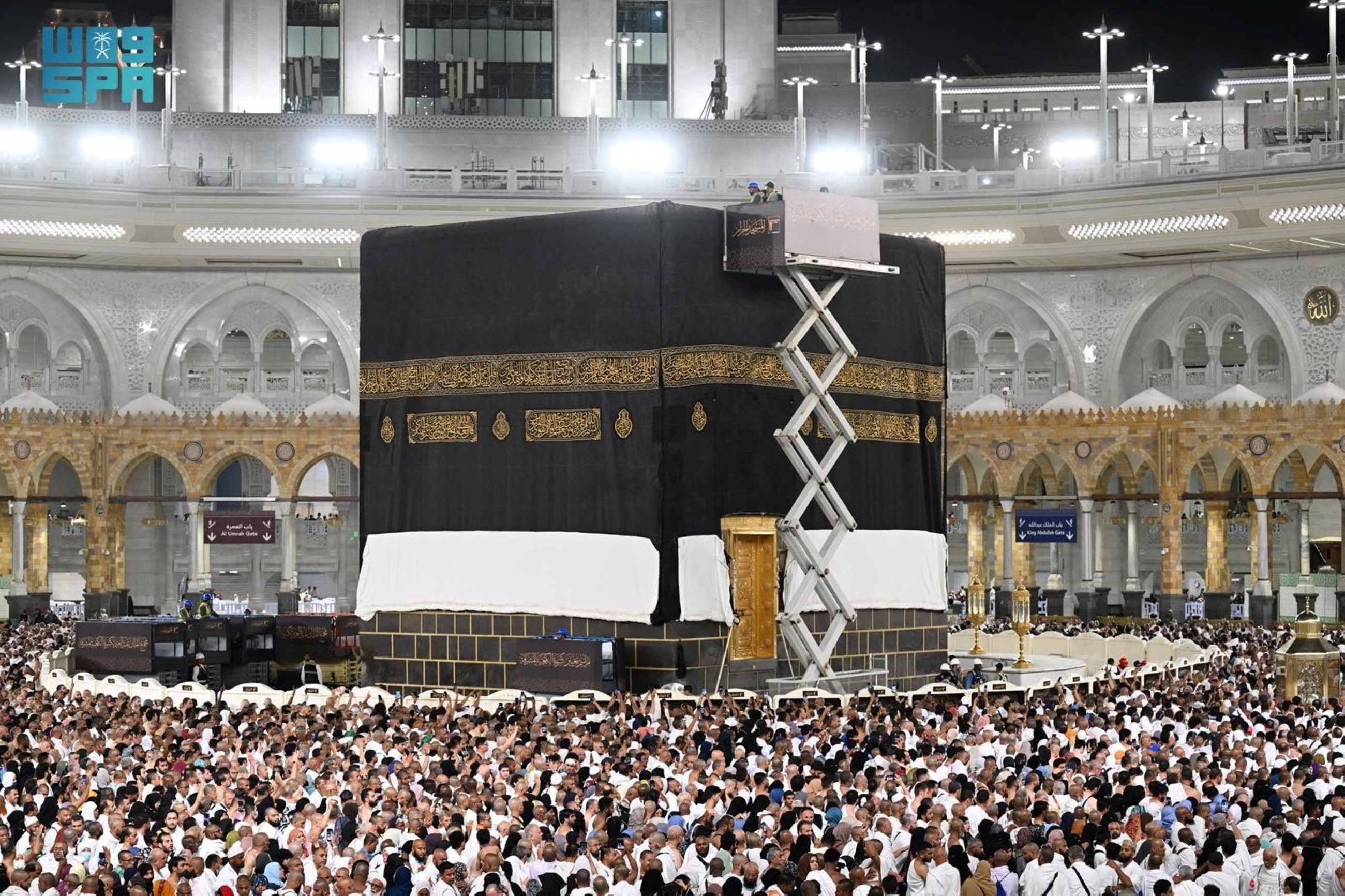 Kiswa of Holy Kaaba replaced to mark the beginning of Hijri New Year