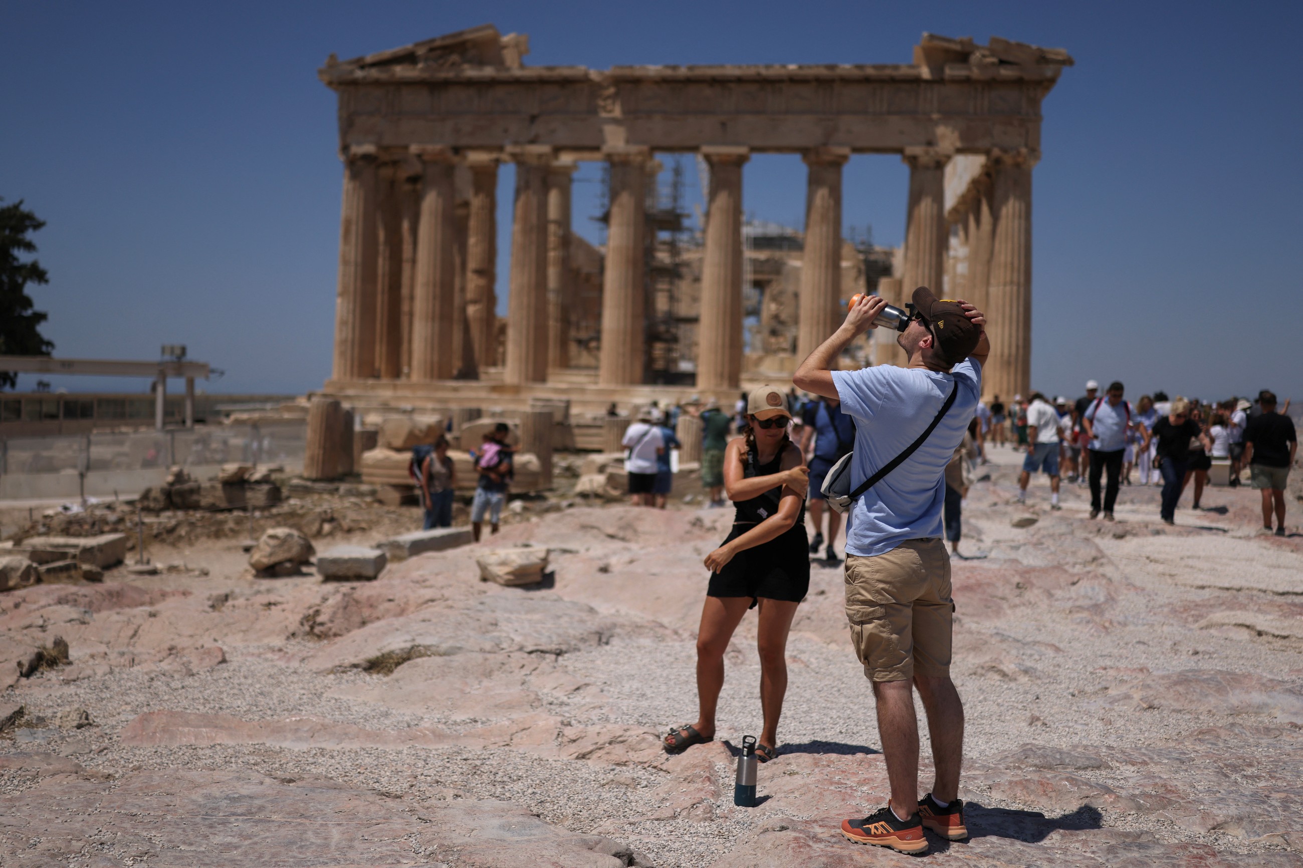 Heatwave across the Med sparks health and fire warnings
