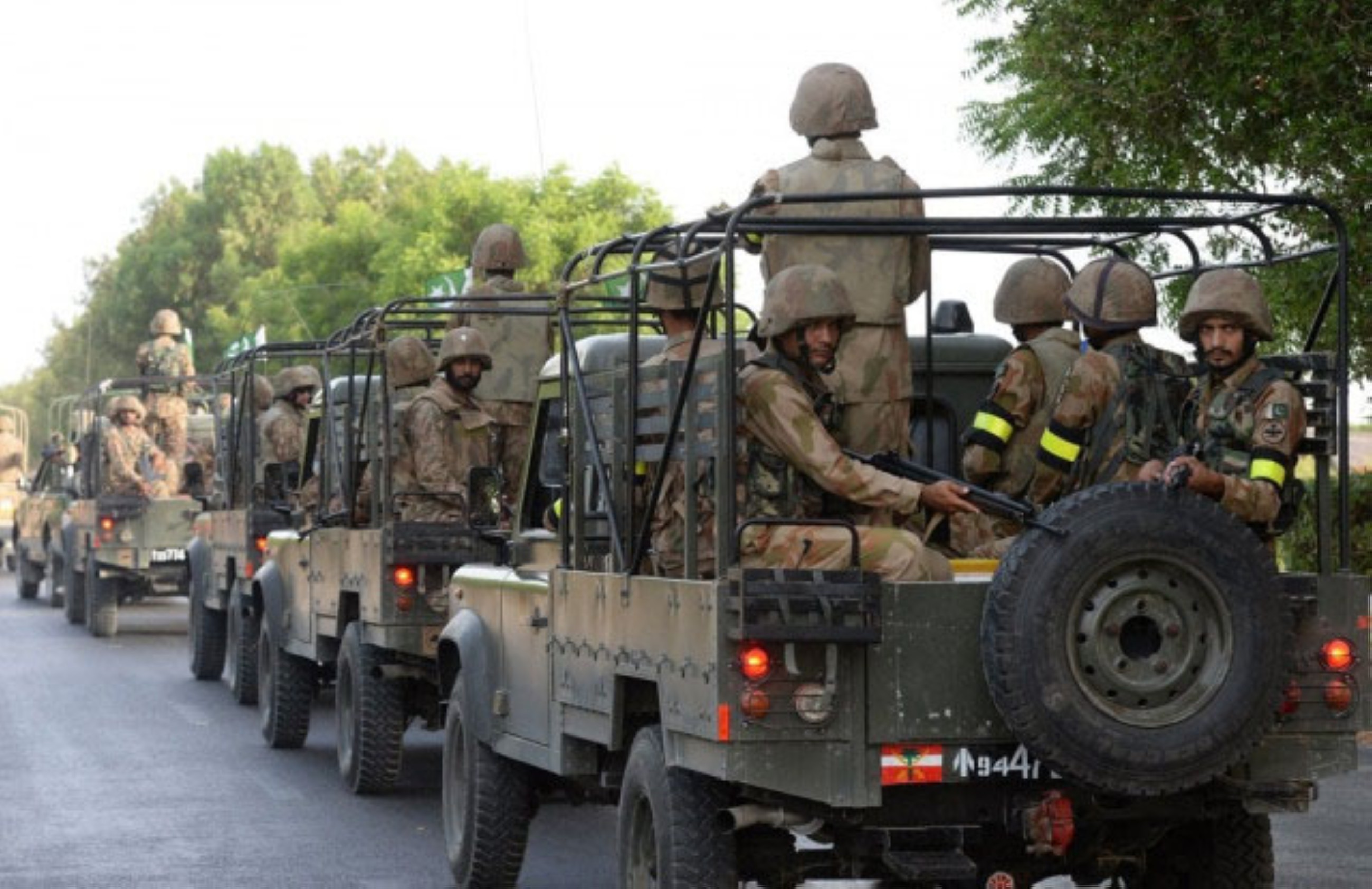 Suicide bombing in Pakistan kills 16 soldiers