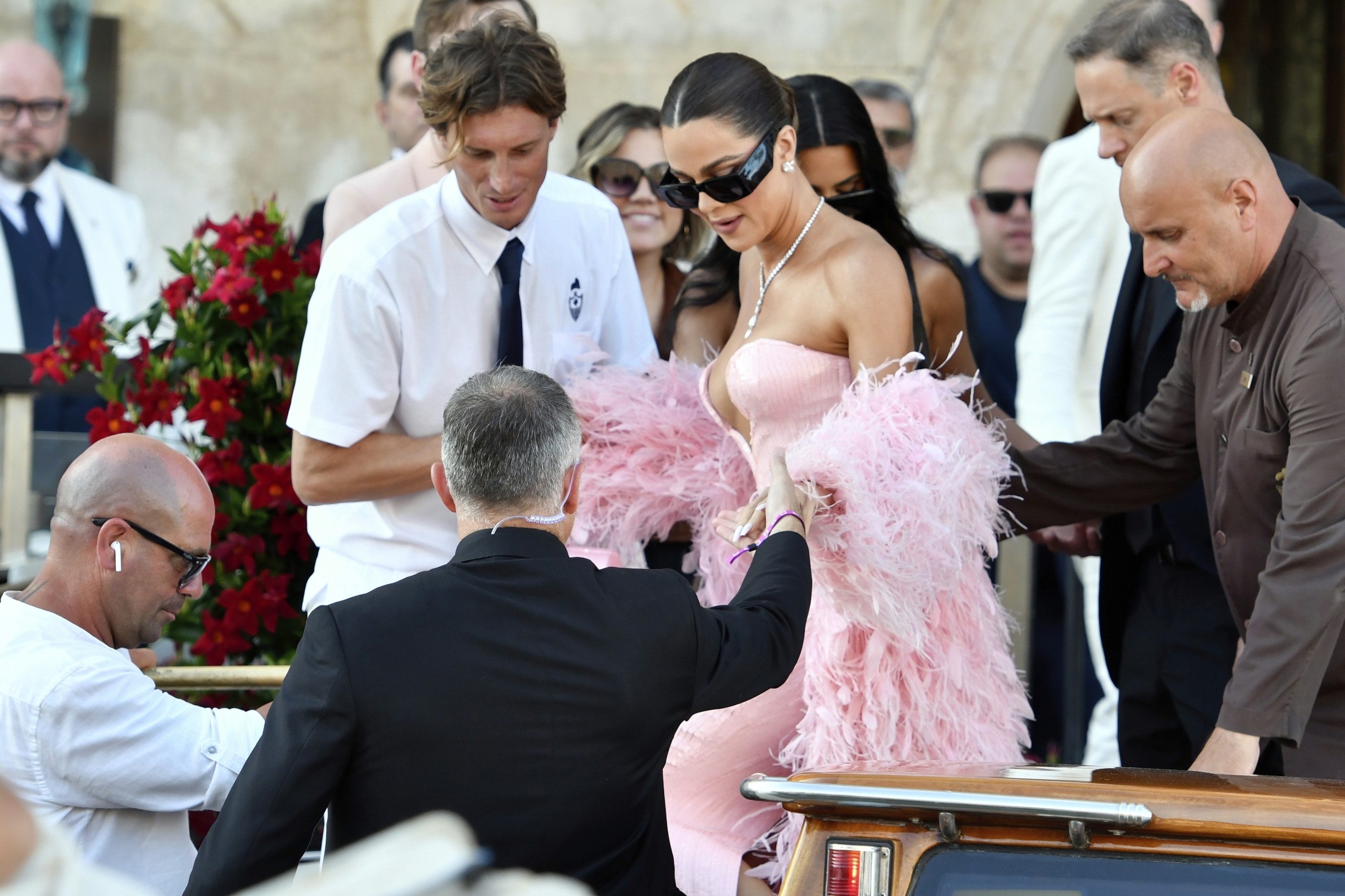 Newlyweds Bezos and Sanchez gear up for final party at Venice gala